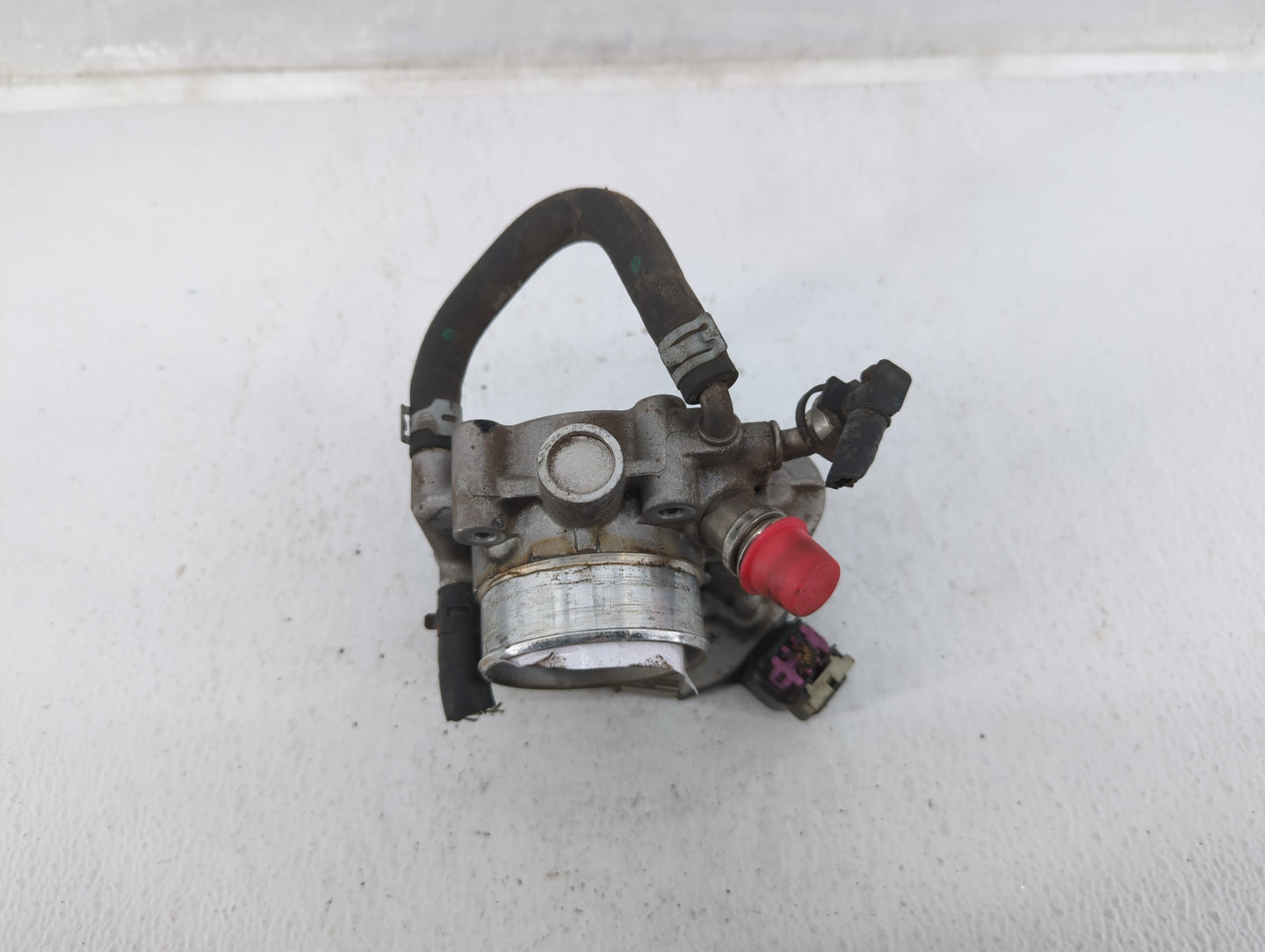 2012-2018 Chevrolet Sonic Throttle Body P/N:55561495 Fits Fits 2009 2010 2011 2012 2013 2014 2015 2016 2017 2018 OEM Used Au
