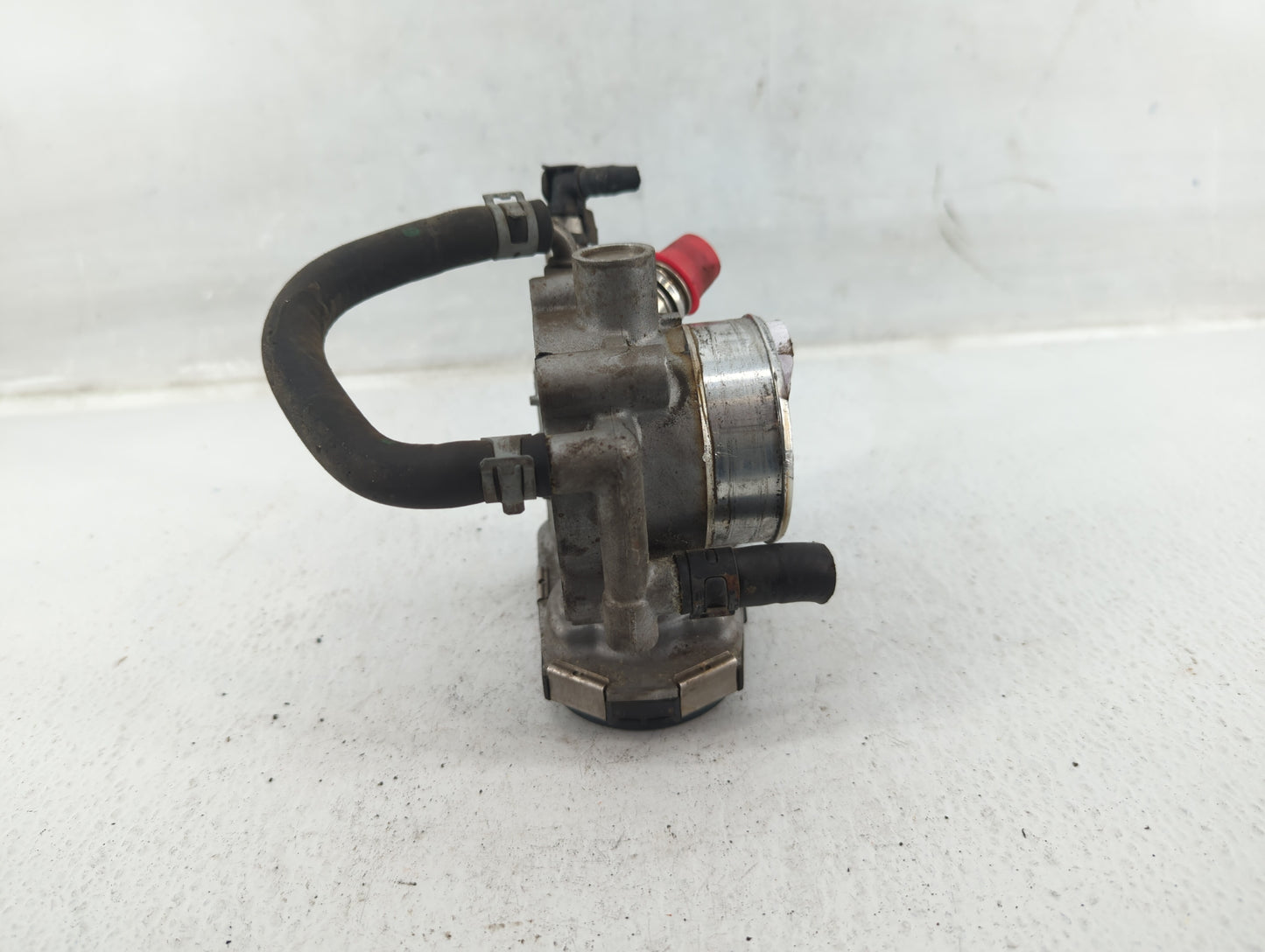 2012-2018 Chevrolet Sonic Throttle Body P/N:55561495 Fits Fits 2009 2010 2011 2012 2013 2014 2015 2016 2017 2018 OEM Used Au