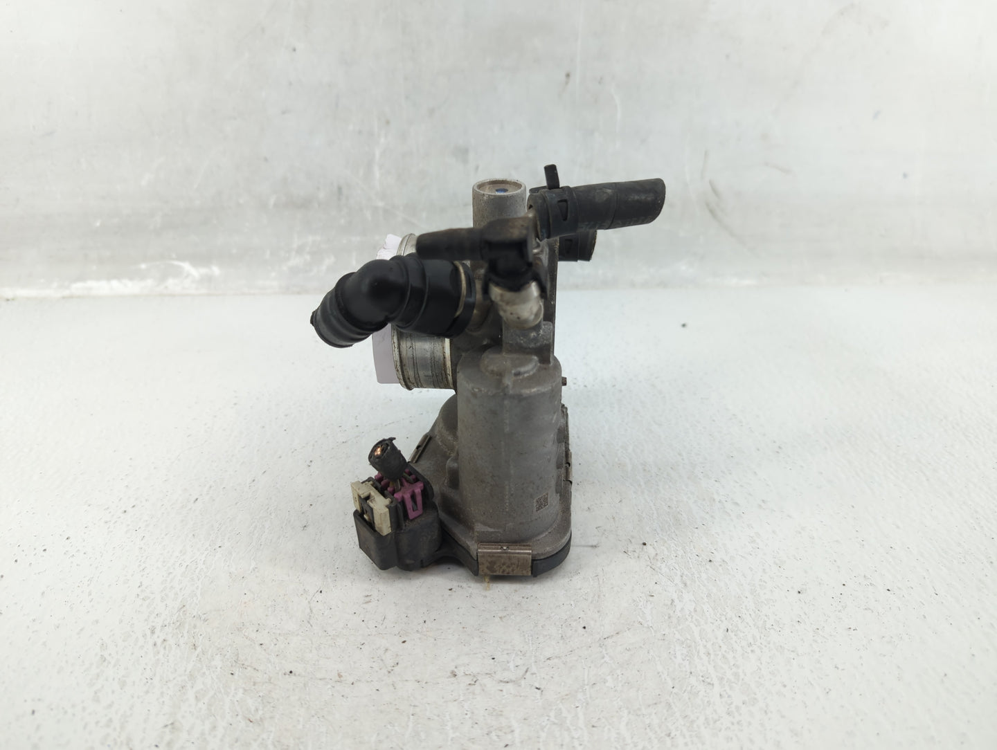 2012-2018 Chevrolet Sonic Throttle Body P/N:280 750 562 Fits Fits 2009 2010 2011 2012 2013 2014 2015 2016 2017 2018 OEM Used