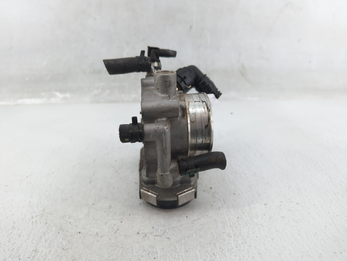 2012-2018 Chevrolet Sonic Throttle Body P/N:280 750 562 Fits Fits 2009 2010 2011 2012 2013 2014 2015 2016 2017 2018 OEM Used