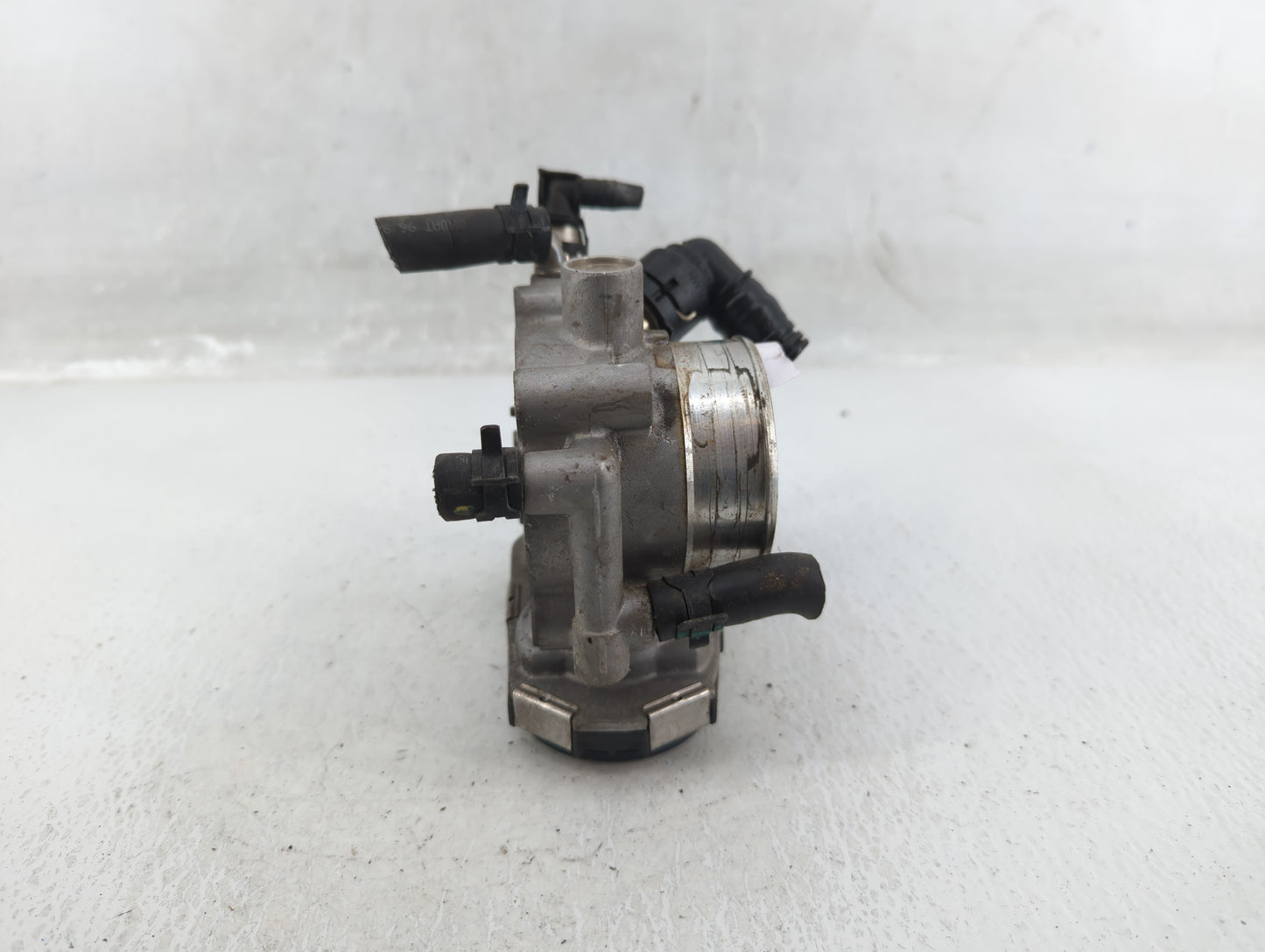2012-2018 Chevrolet Sonic Throttle Body P/N:280 750 562 Fits Fits 2009 2010 2011 2012 2013 2014 2015 2016 2017 2018 OEM Used