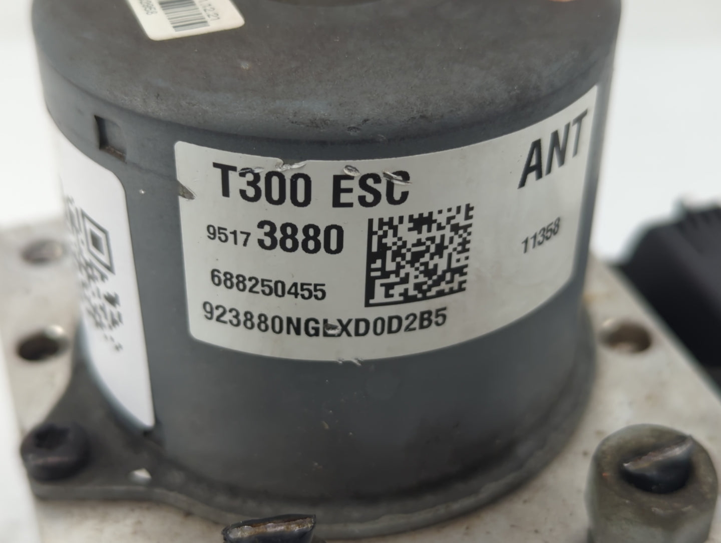2012-2013 Chevrolet Sonic ABS Pump Control Module Replacement P/N:95173880 Fits Fits 2012 2013 OEM Used Auto Parts - Oemused