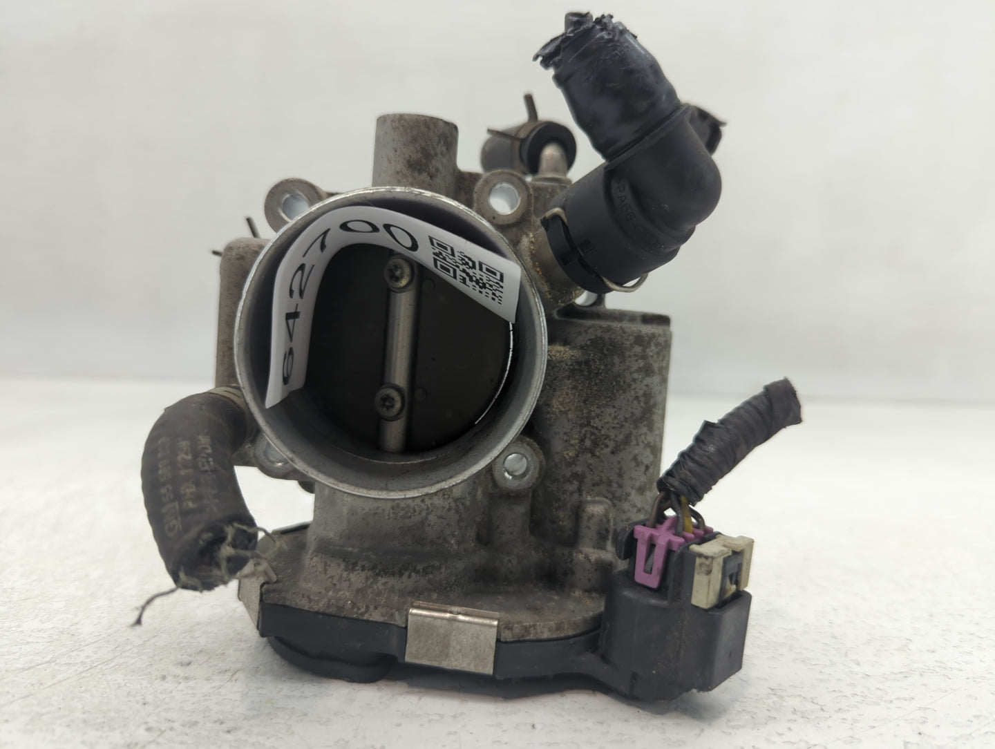 2012-2018 Chevrolet Sonic Throttle Body P/N:55 577 375 Fits Fits 2009 2010 2011 2012 2013 2014 2015 2016 2017 2018 OEM Used 