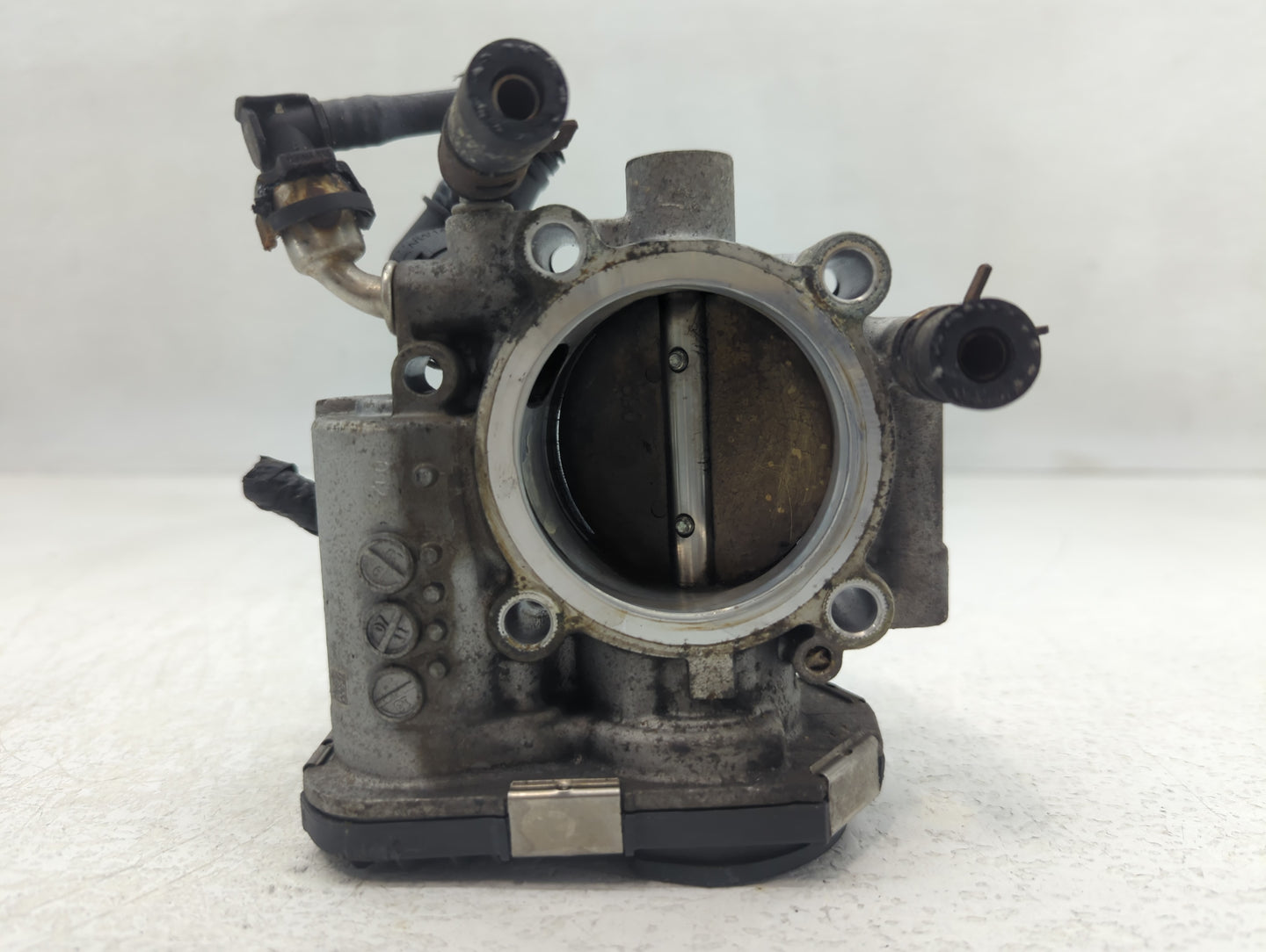 2012-2018 Chevrolet Sonic Throttle Body P/N:55 577 375 Fits Fits 2009 2010 2011 2012 2013 2014 2015 2016 2017 2018 OEM Used 