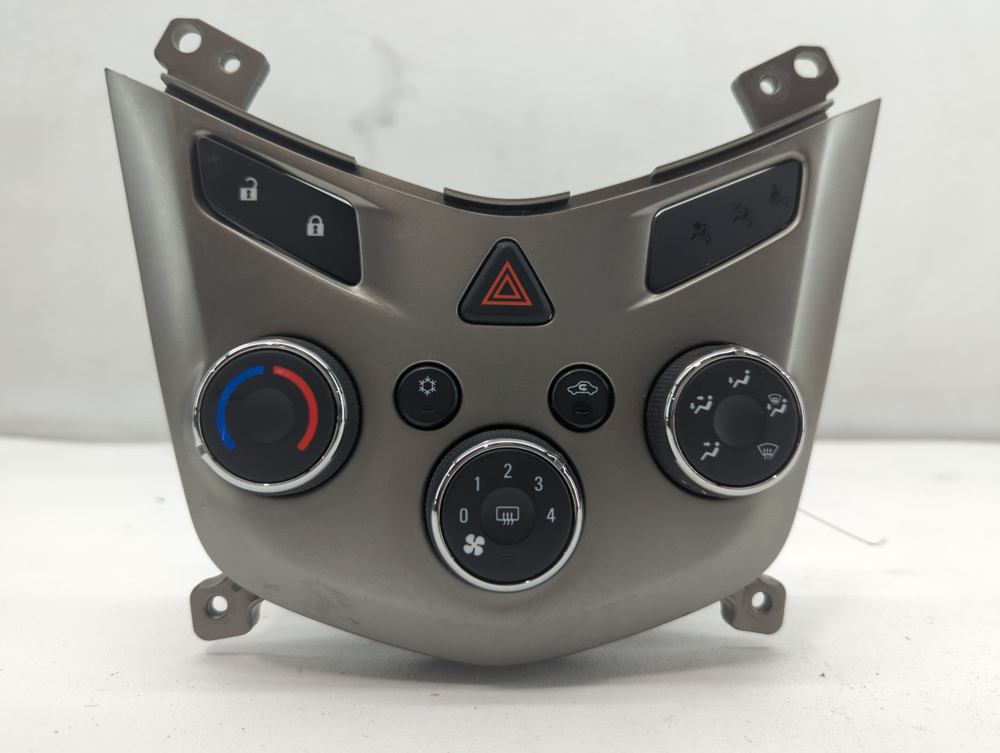 2012 Chevrolet Sonic Climate Control Module Temperature AC/Heater Replacement P/N:95466006 Fits OEM Used Auto Parts - Oemuse