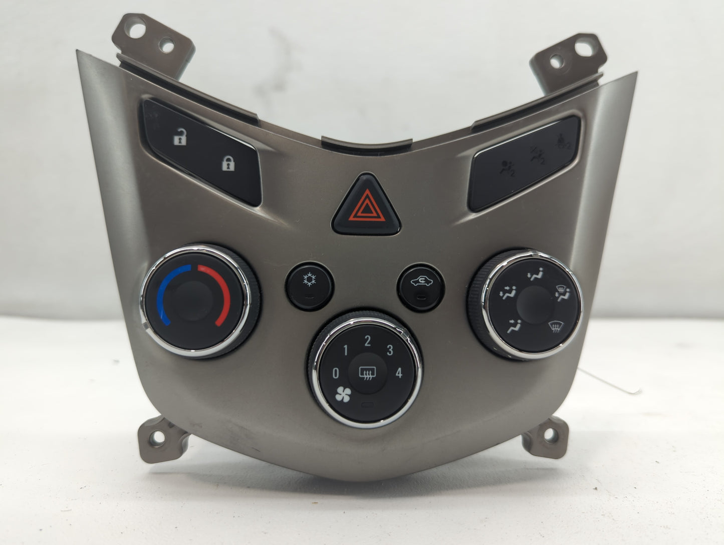 2012 Chevrolet Sonic Climate Control Module Temperature AC/Heater Replacement P/N:95466006 Fits OEM Used Auto Parts - Oemuse