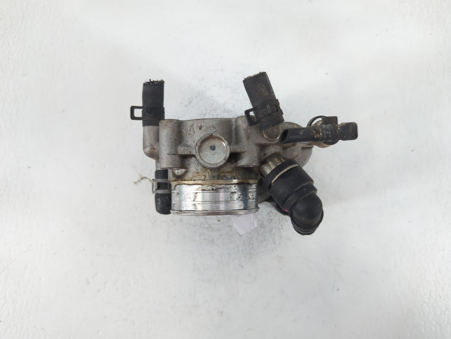 2012-2018 Chevrolet Sonic Throttle Body P/N:55 577 375 Fits Fits 2009 2010 2011 2012 2013 2014 2015 2016 2017 2018 OEM Used 