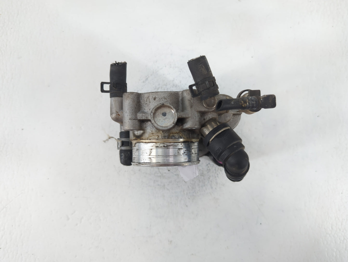 2012-2018 Chevrolet Sonic Throttle Body P/N:55 577 375 Fits Fits 2009 2010 2011 2012 2013 2014 2015 2016 2017 2018 OEM Used 