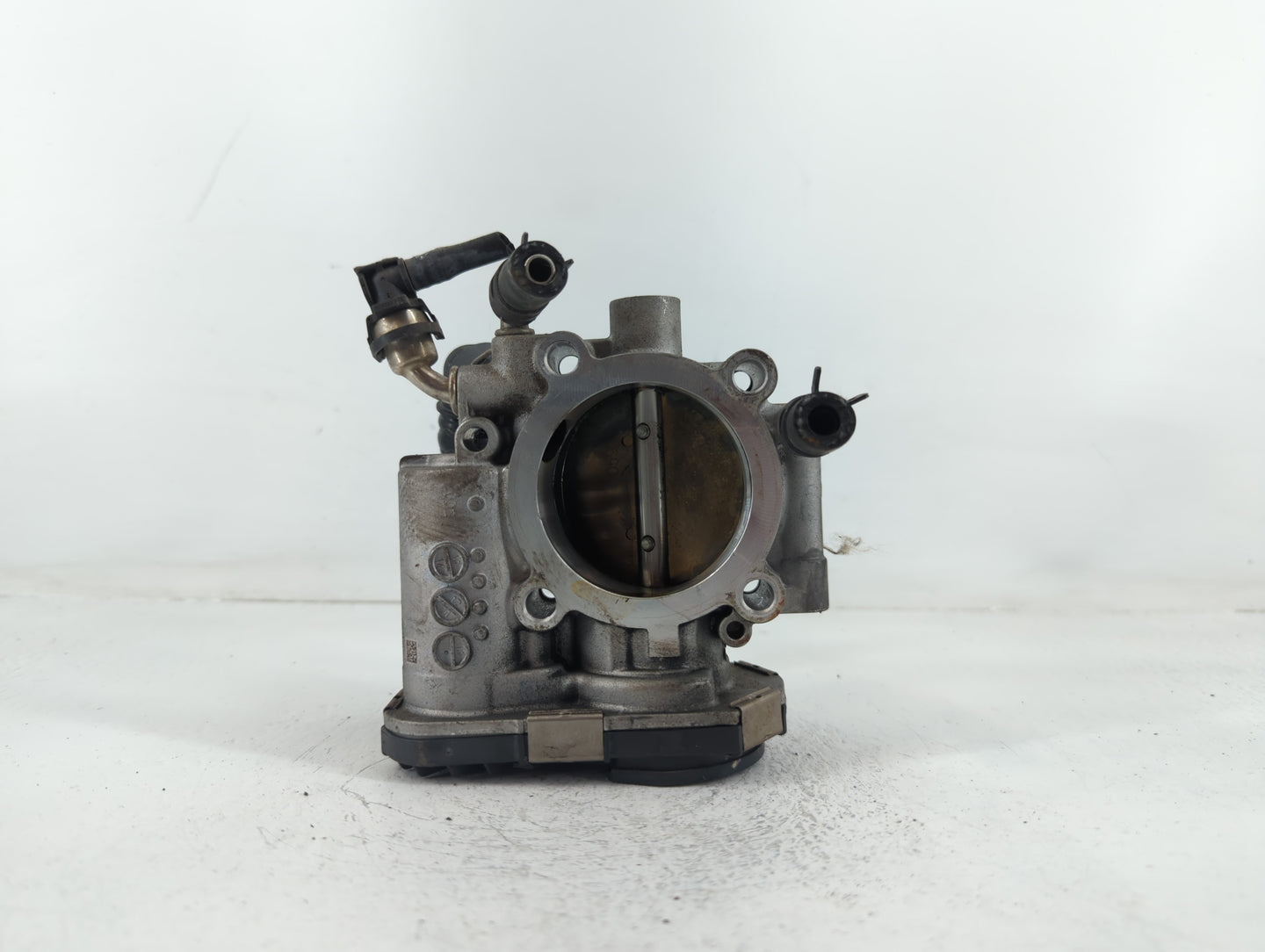 2012-2018 Chevrolet Sonic Throttle Body P/N:55 577 375 Fits Fits 2009 2010 2011 2012 2013 2014 2015 2016 2017 2018 OEM Used 