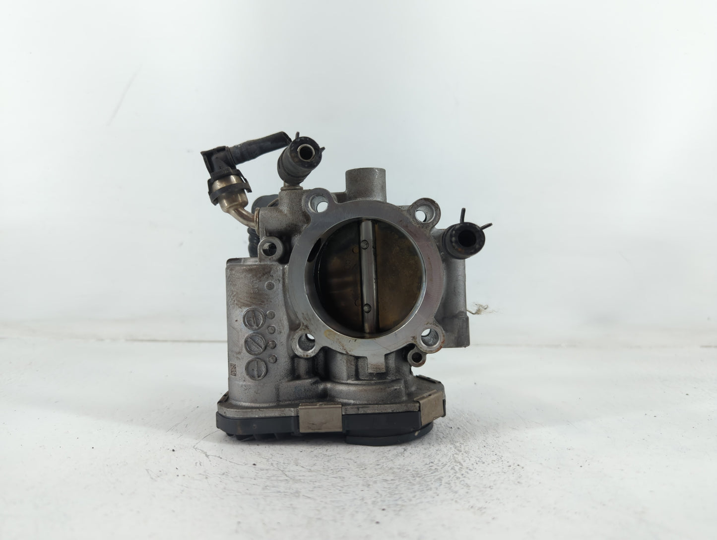2012-2018 Chevrolet Sonic Throttle Body P/N:55 577 375 Fits Fits 2009 2010 2011 2012 2013 2014 2015 2016 2017 2018 OEM Used 