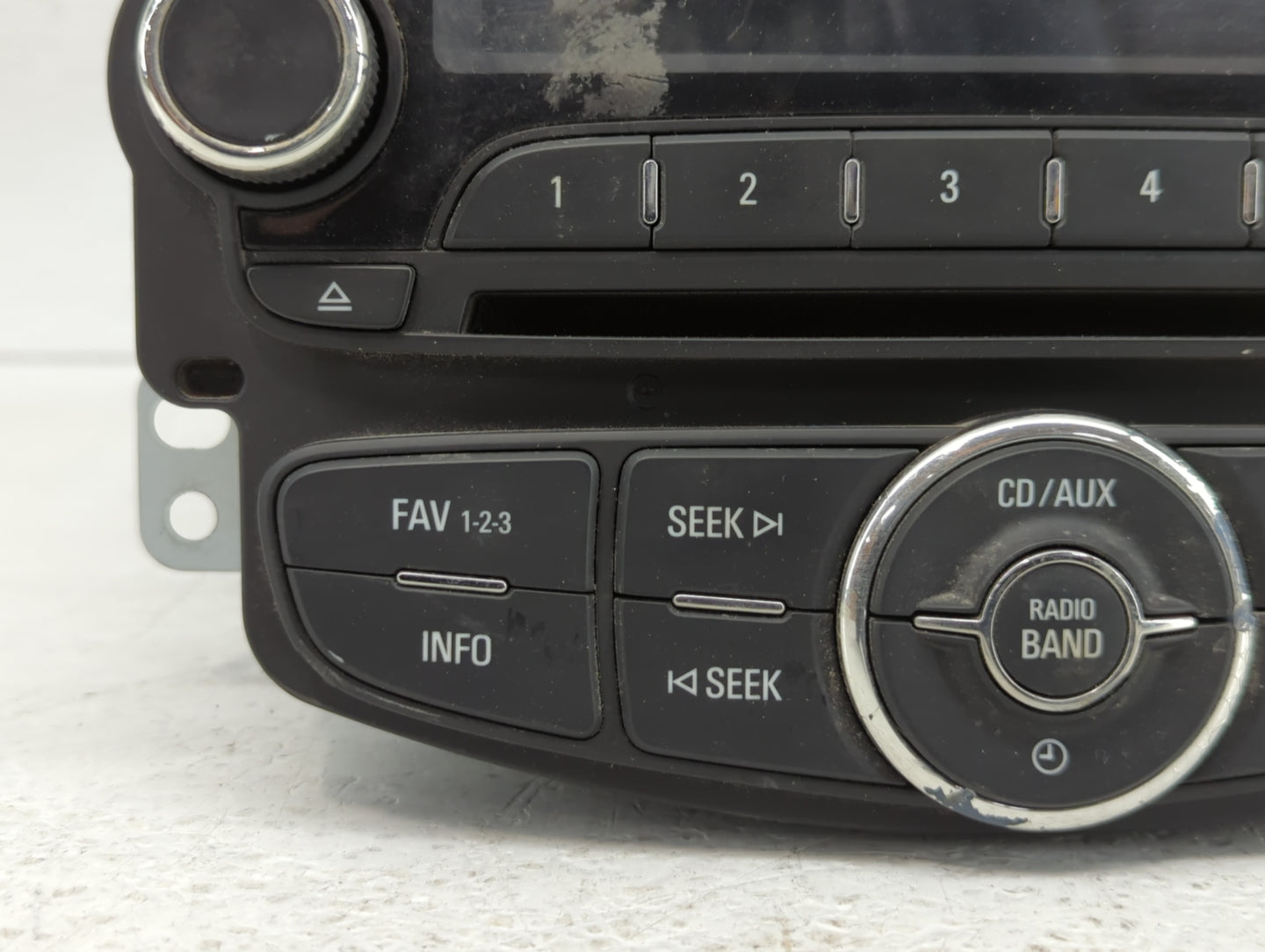 2012-2012 Chevrolet Sonic Am Fm Cd Player Radio Receiver - Oemusedautoparts1.com