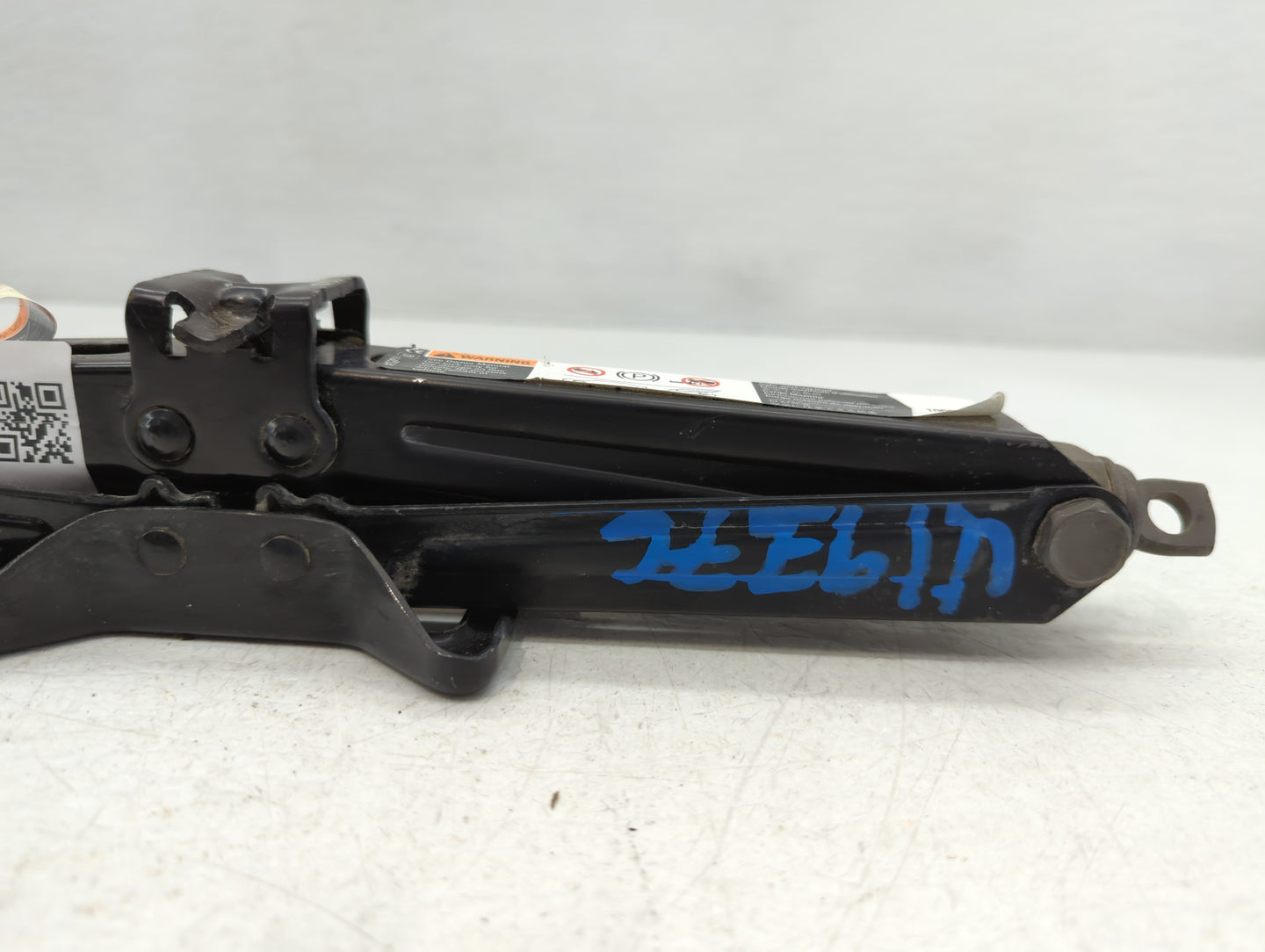 2012 Chevrolet Sonic Spare Scissor Car Jack - Oemusedautoparts1.com
