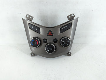 2012 Chevrolet Sonic Climate Control Module Temperature AC/Heater Replacement P/N:95076687 Fits OEM Used Auto Parts - Oemuse