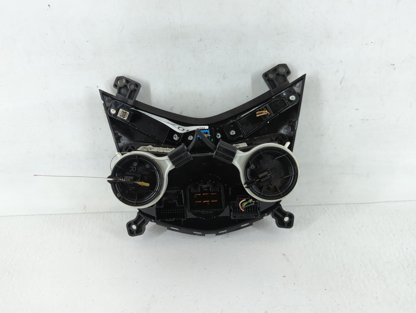 2012 Chevrolet Sonic Climate Control Module Temperature AC/Heater Replacement P/N:95076687 Fits OEM Used Auto Parts - Oemuse