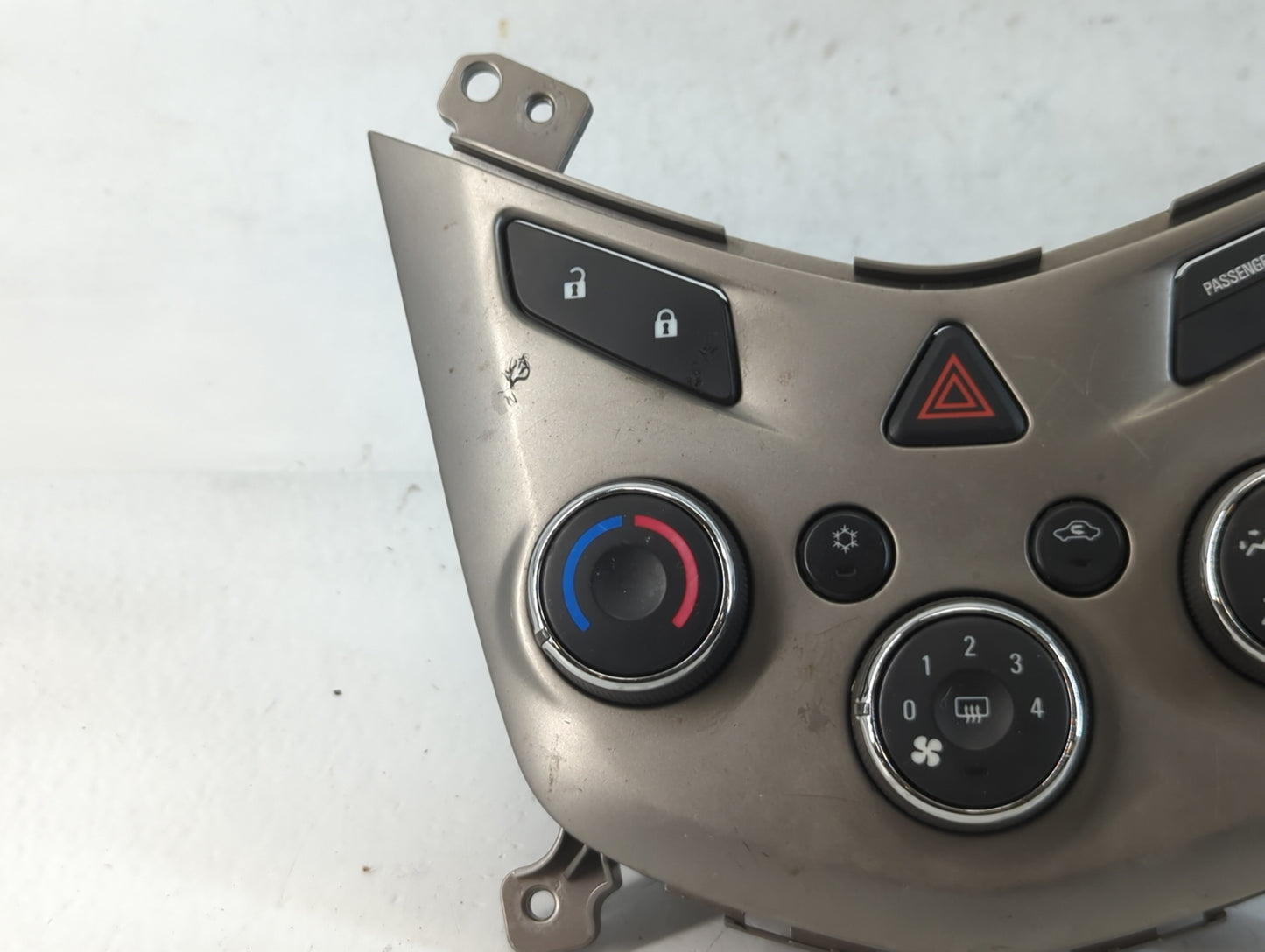 2012 Chevrolet Sonic Climate Control Module Temperature AC/Heater Replacement P/N:95189629 Fits OEM Used Auto Parts - Oemuse