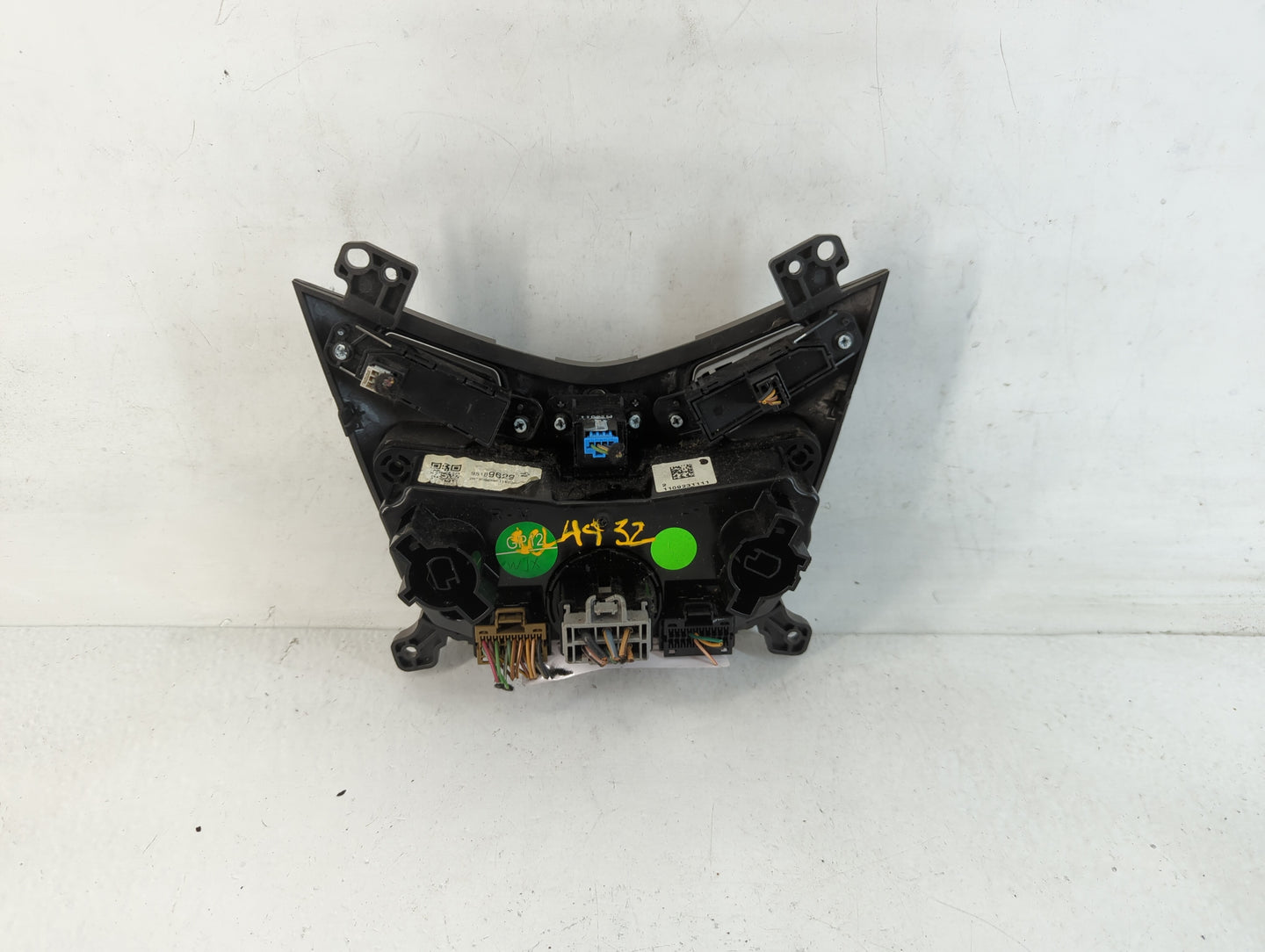 2012 Chevrolet Sonic Climate Control Module Temperature AC/Heater Replacement P/N:95189629 Fits OEM Used Auto Parts - Oemuse