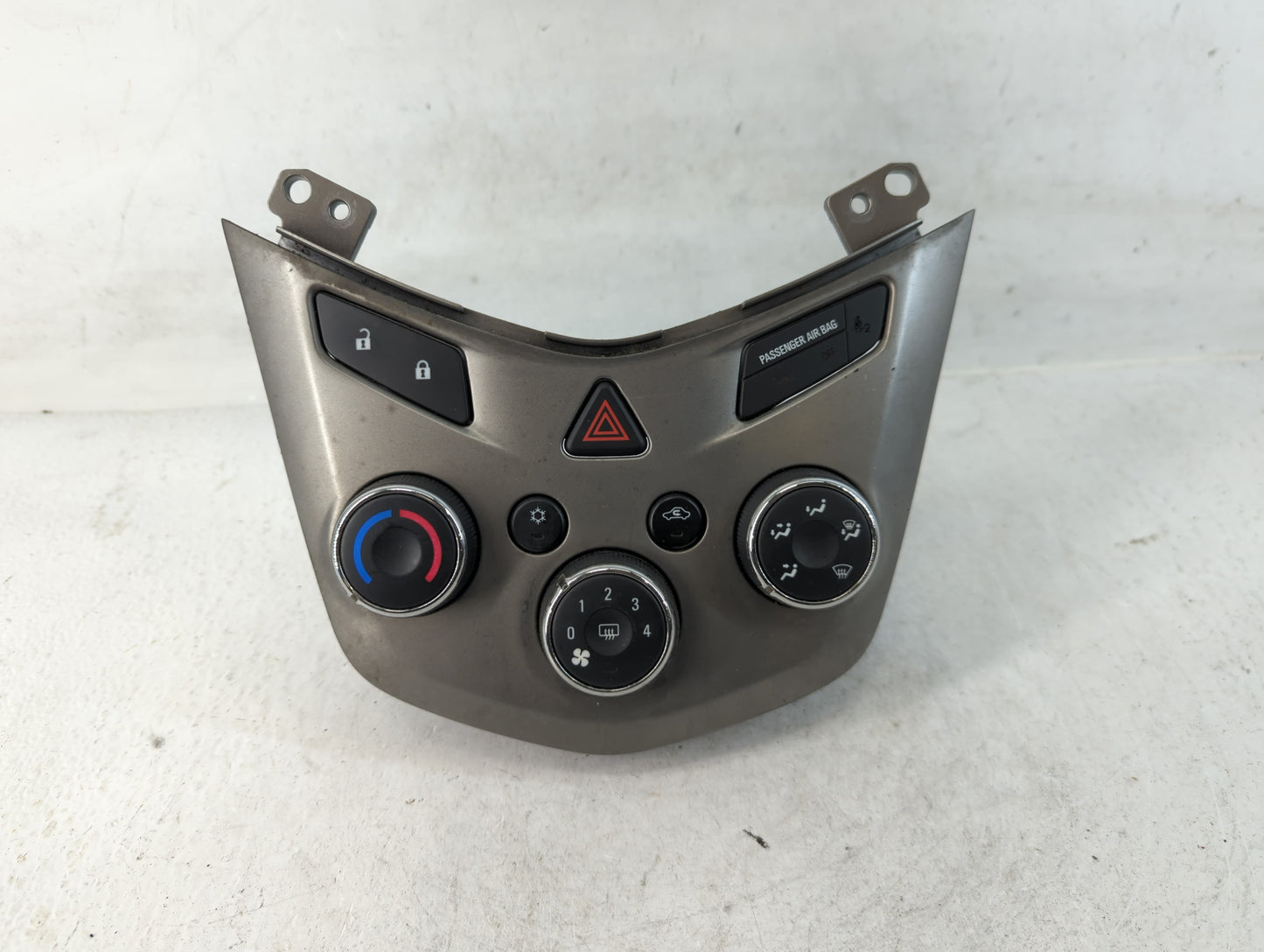 2012 Chevrolet Sonic Climate Control Module Temperature AC/Heater Replacement P/N:95076687 Fits OEM Used Auto Parts - Oemuse