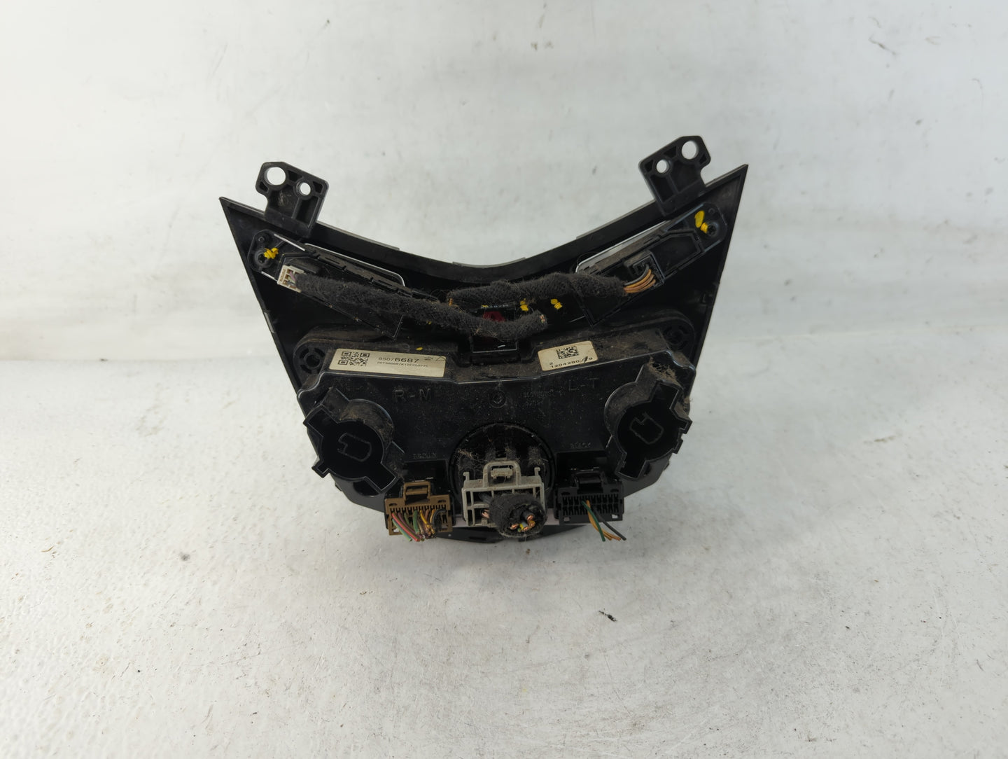2012 Chevrolet Sonic Climate Control Module Temperature AC/Heater Replacement P/N:95076687 Fits OEM Used Auto Parts - Oemuse