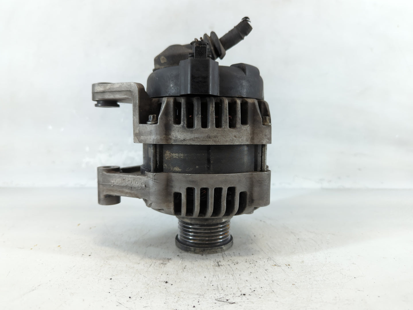2012-2019 Chevrolet Sonic Alternator Replacement Generator Charging Assembly Engine OEM P/N:14V,100A 12C16 Fits OEM Used Aut