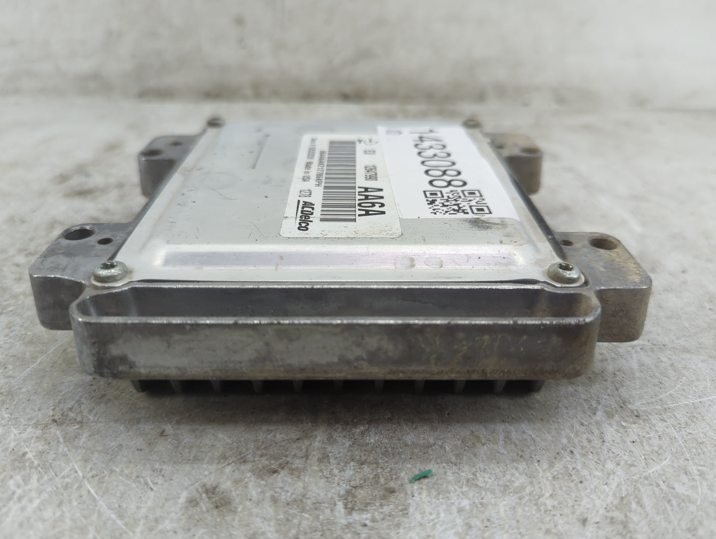 2010-2014 Chevrolet Suburban PCM Engine Control Computer ECU ECM PCU OEM P/N:12647990 12633238 Fits OEM Used Auto Parts - Oe