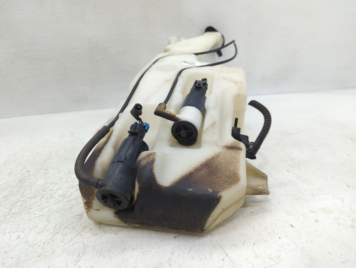 2007 Suburban 1500 Windshield Washer Fluid Reservoir Bottle Oem - Oemusedautoparts1.com