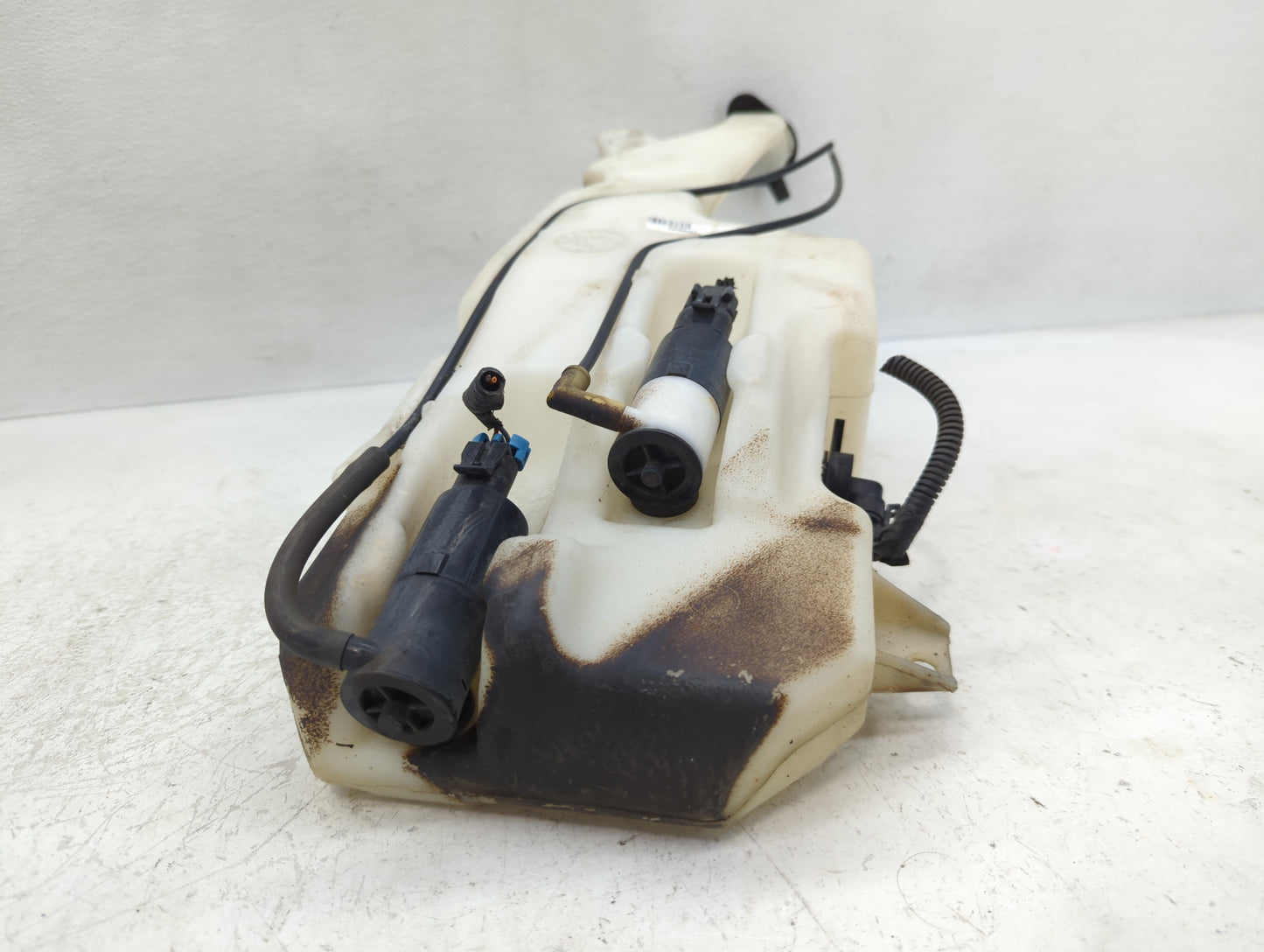 2007 Suburban 1500 Windshield Washer Fluid Reservoir Bottle Oem - Oemusedautoparts1.com