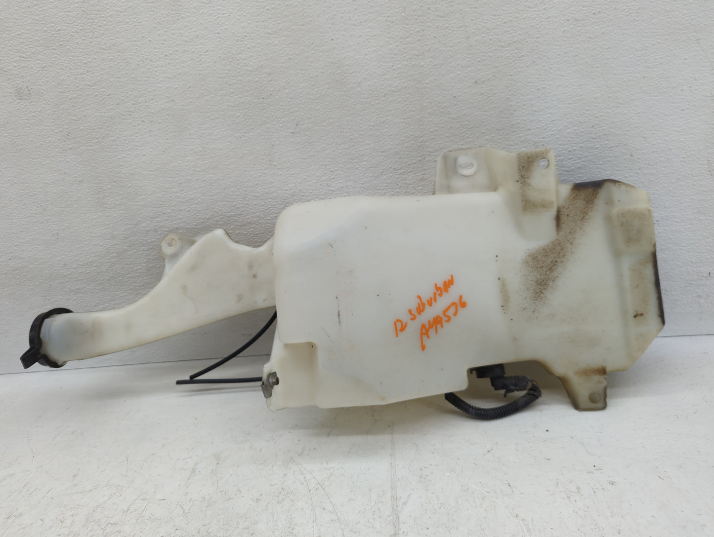 2007 Suburban 1500 Windshield Washer Fluid Reservoir Bottle Oem - Oemusedautoparts1.com
