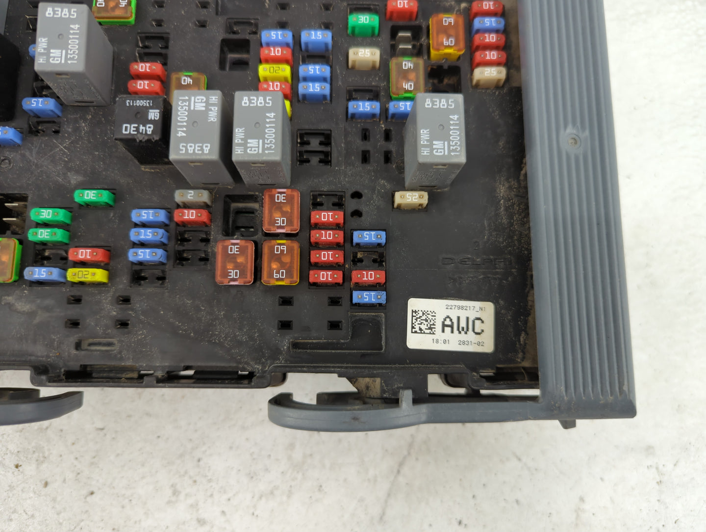 2010-2014 Chevrolet Suburban 1500 Fusebox Fuse Box Panel Relay Module P/N:22798217 N1 Fits Fits 2010 2011 2012 2013 2014 OEM