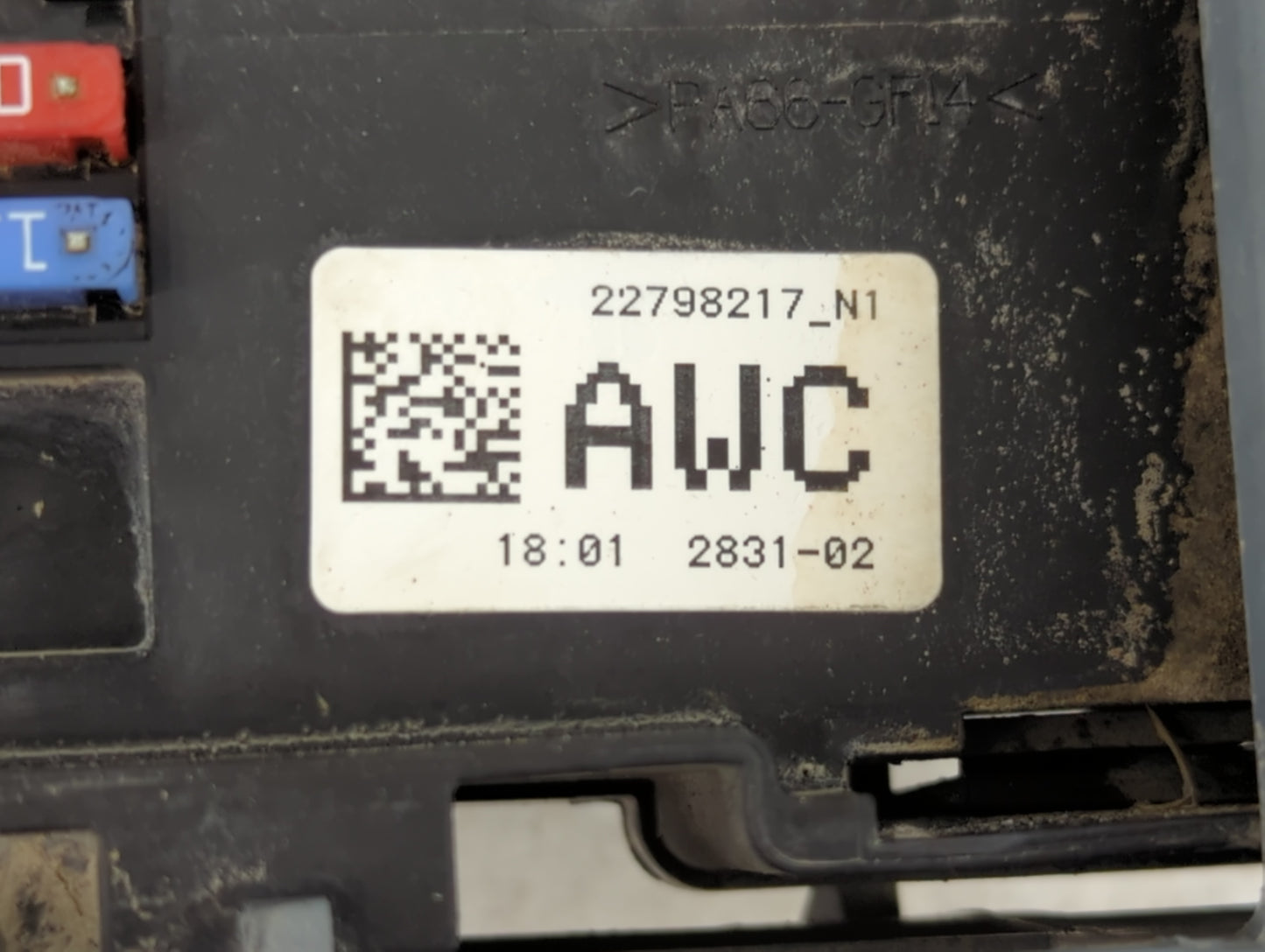 2010-2014 Chevrolet Suburban 1500 Fusebox Fuse Box Panel Relay Module P/N:22798217 N1 Fits Fits 2010 2011 2012 2013 2014 OEM