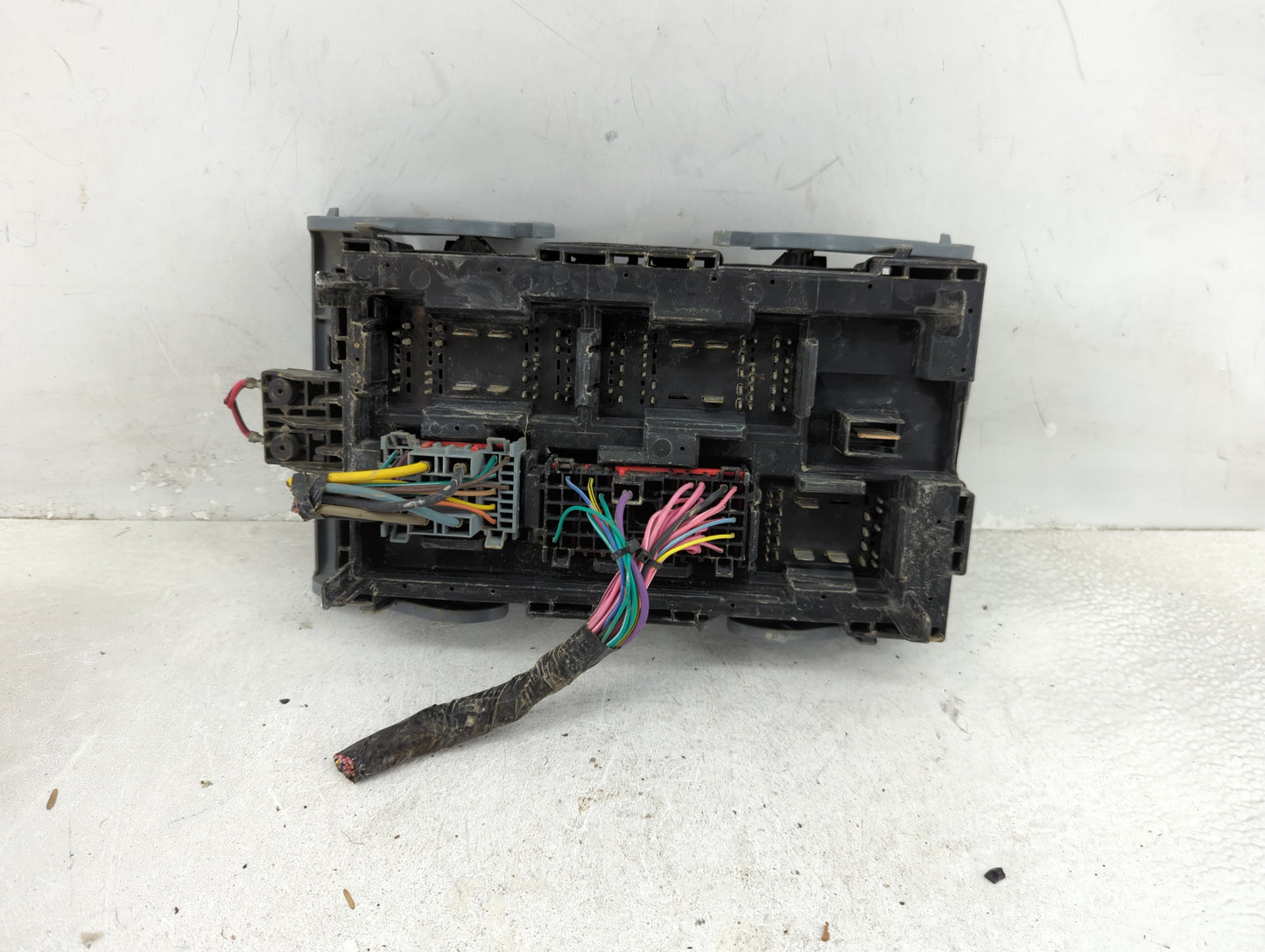 2010-2014 Chevrolet Suburban 1500 Fusebox Fuse Box Panel Relay Module P/N:22798217 N1 Fits Fits 2010 2011 2012 2013 2014 OEM
