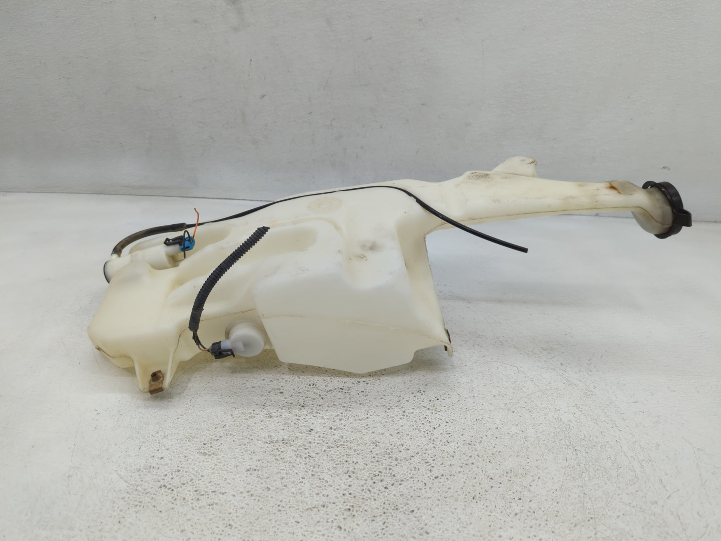 2007 Chevrolet Suburban 1500 Windshield Washer Fluid Reservoir Bottle Oem - Oemusedautoparts1.com