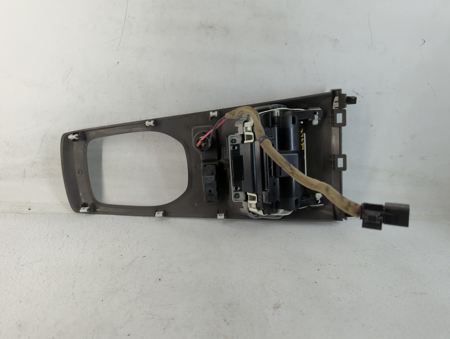 2010 Chevrolet Suburban 1500 Overhead Roof Console Interior Dome Light - Oemusedautoparts1.com