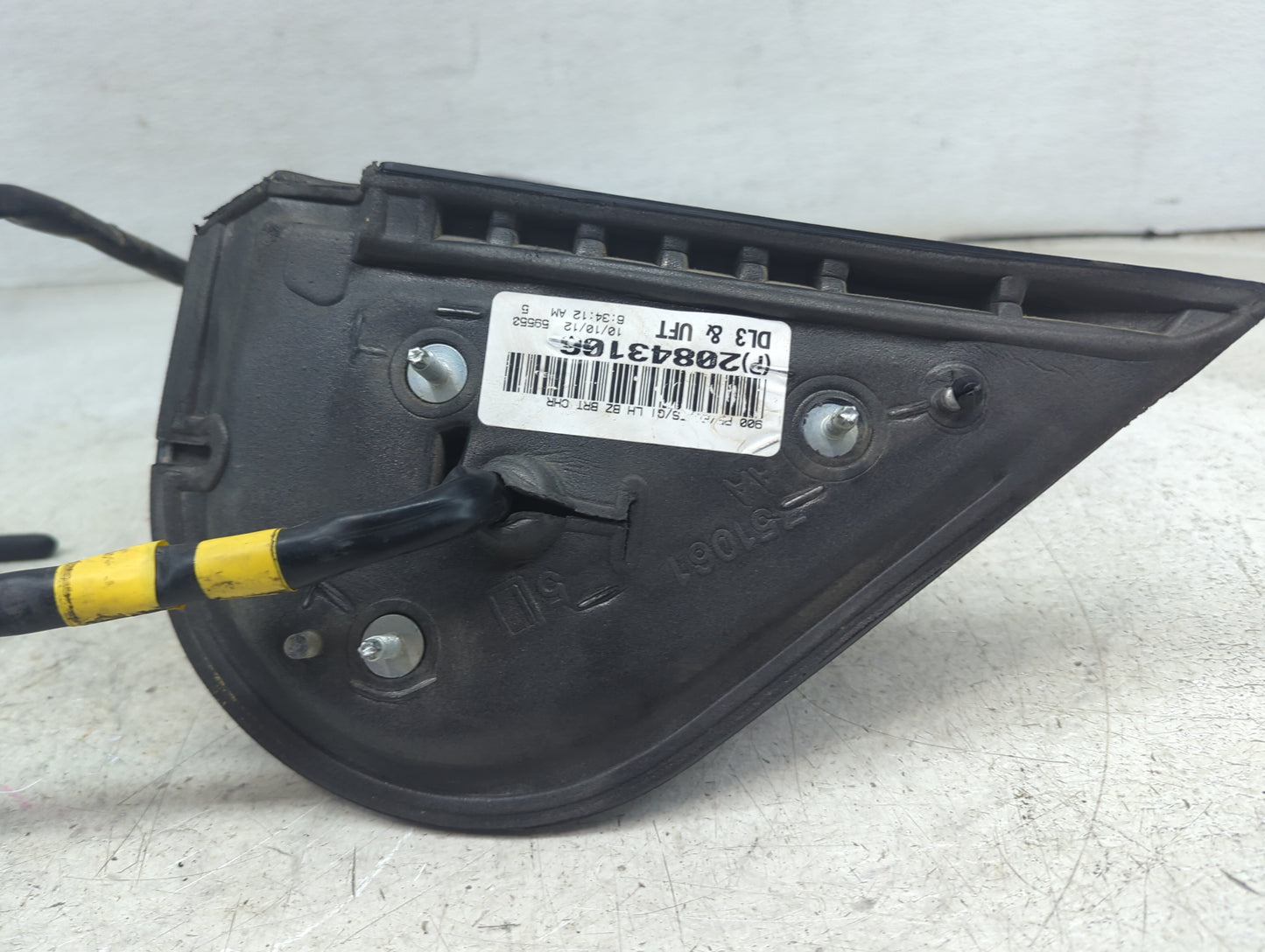 2007 Chevrolet Suburban 2500 Driver Left Side View Manual Door Mirror - Oemusedautoparts1.com