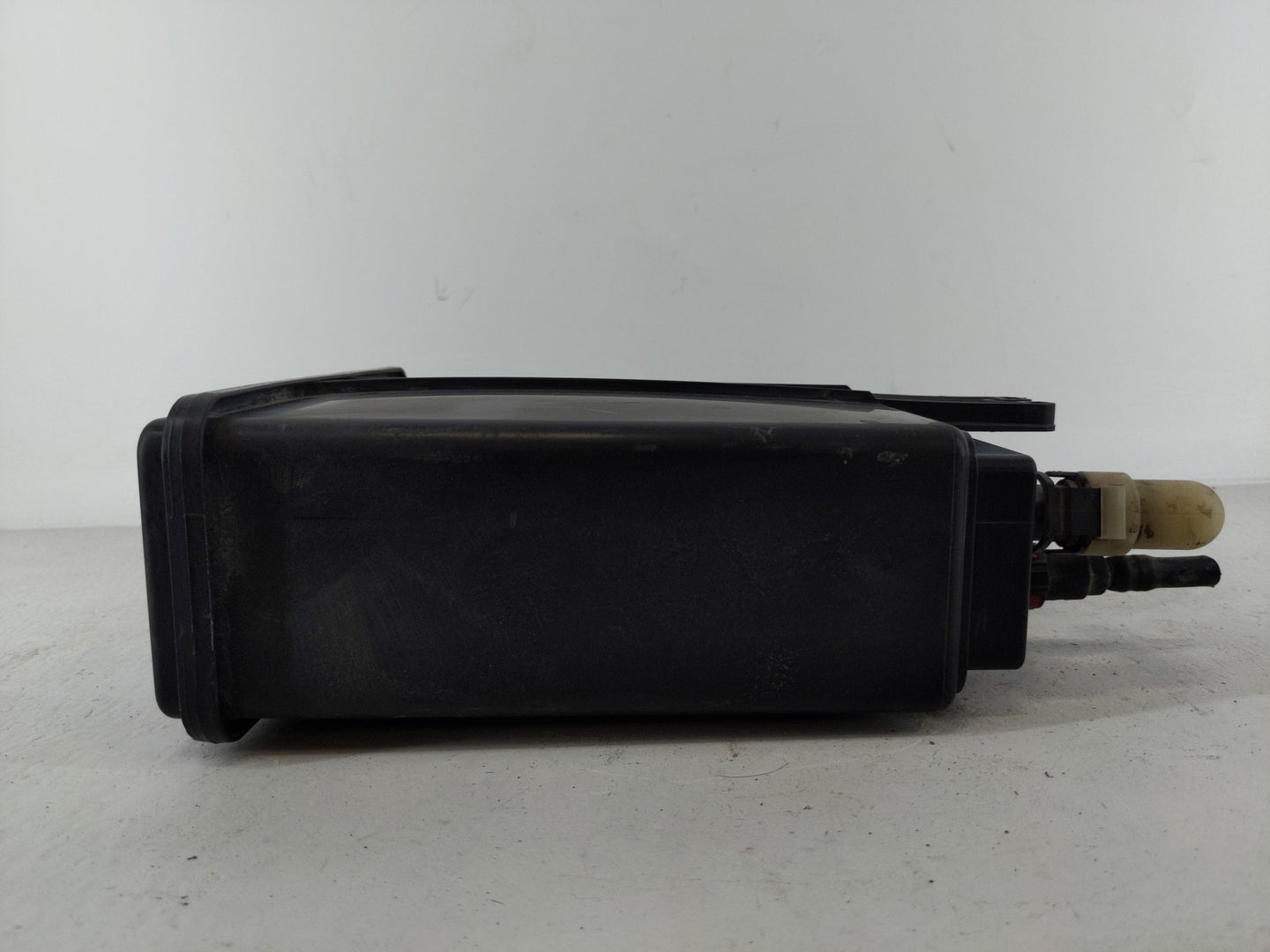 2012 Chevrolet Tahoe Fuel Vapor Charcoal Canister - Oemusedautoparts1.com