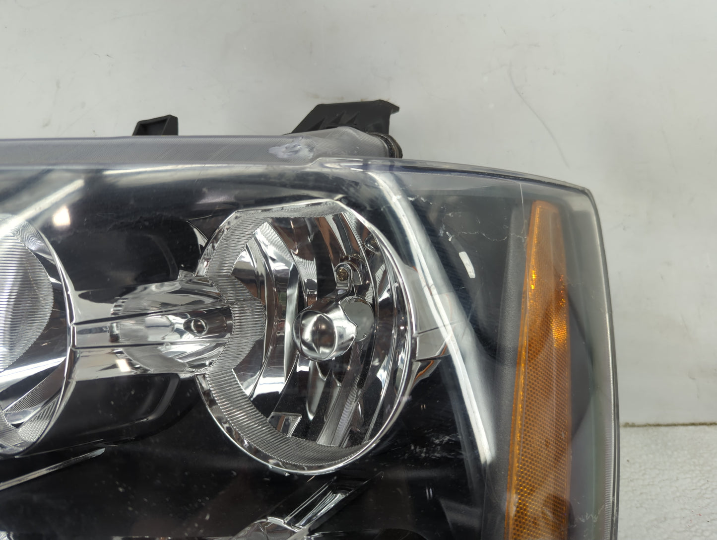 2007-2014 Chevrolet Tahoe Passenger Right Oem Head Light Headlight Lamp - Oemusedautoparts1.com