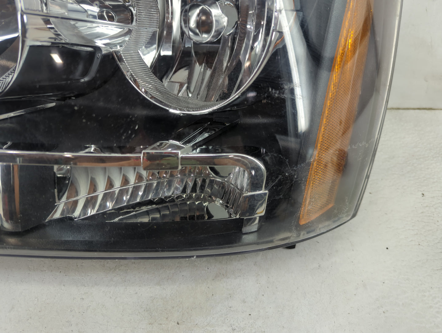 2007-2014 Chevrolet Tahoe Passenger Right Oem Head Light Headlight Lamp - Oemusedautoparts1.com