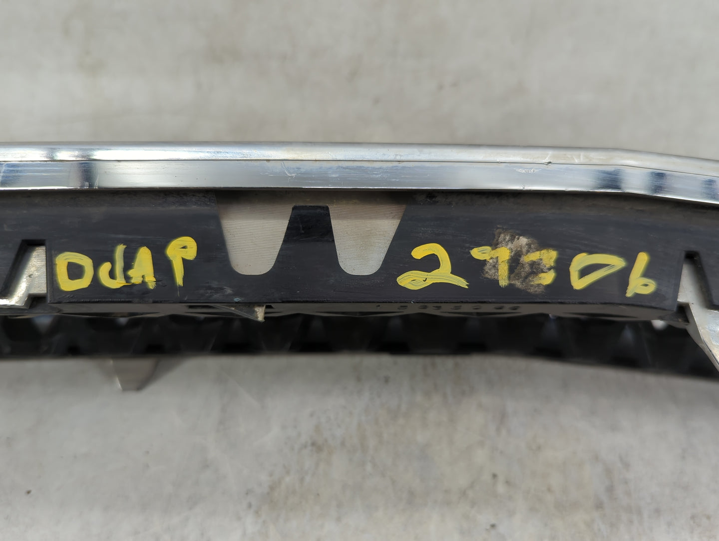 2007-2014 Chevrolet Tahoe Front Grille Bumper Not Included - Oemusedautoparts1.com