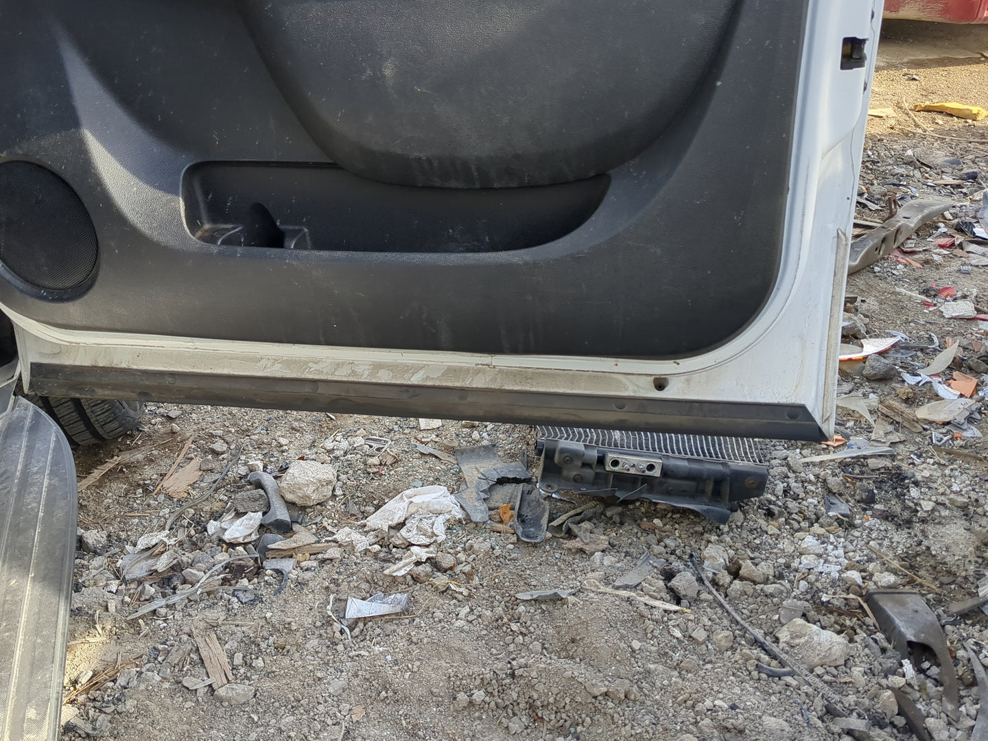 2011-2014 Chevrolet Tahoe Passenger Front Door Oem 1220378 - Oemusedautoparts1.com