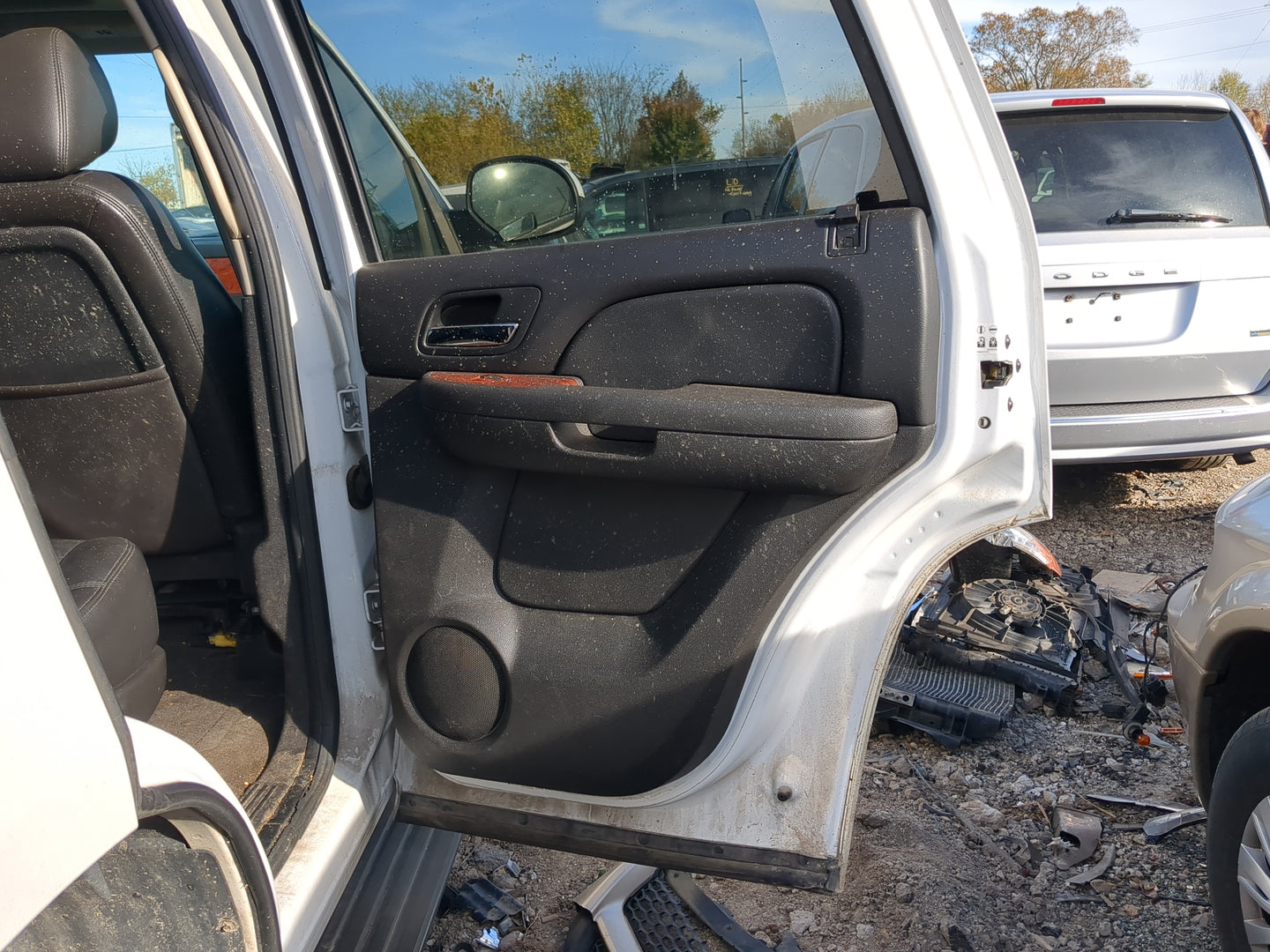 2007-2014 Chevrolet Tahoe Passenger Rear Door Oem - Oemusedautoparts1.com