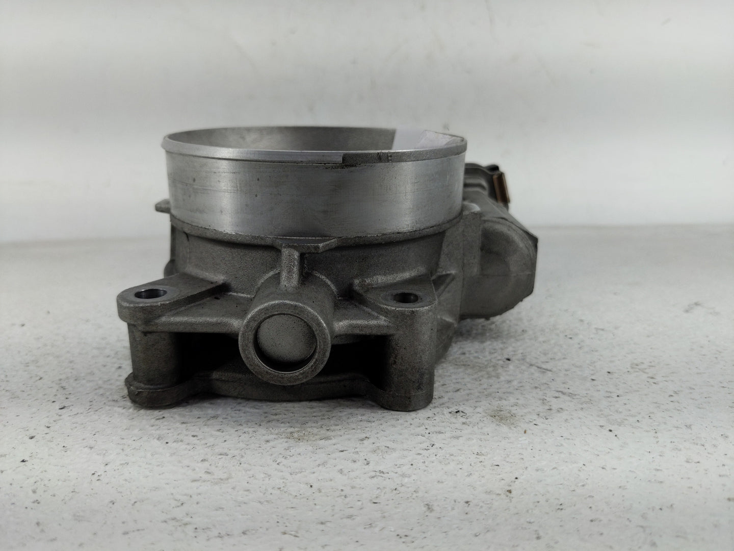 2009-2014 Chevrolet Tahoe Throttle Body P/N:RME87-3B1387 Fits Fits 2009 2010 2011 2012 2013 2014 2015 OEM Used Auto Parts - 
