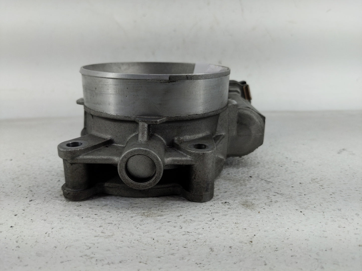 2009-2014 Chevrolet Tahoe Throttle Body P/N:RME87-3B1387 Fits Fits 2009 2010 2011 2012 2013 2014 2015 OEM Used Auto Parts - 