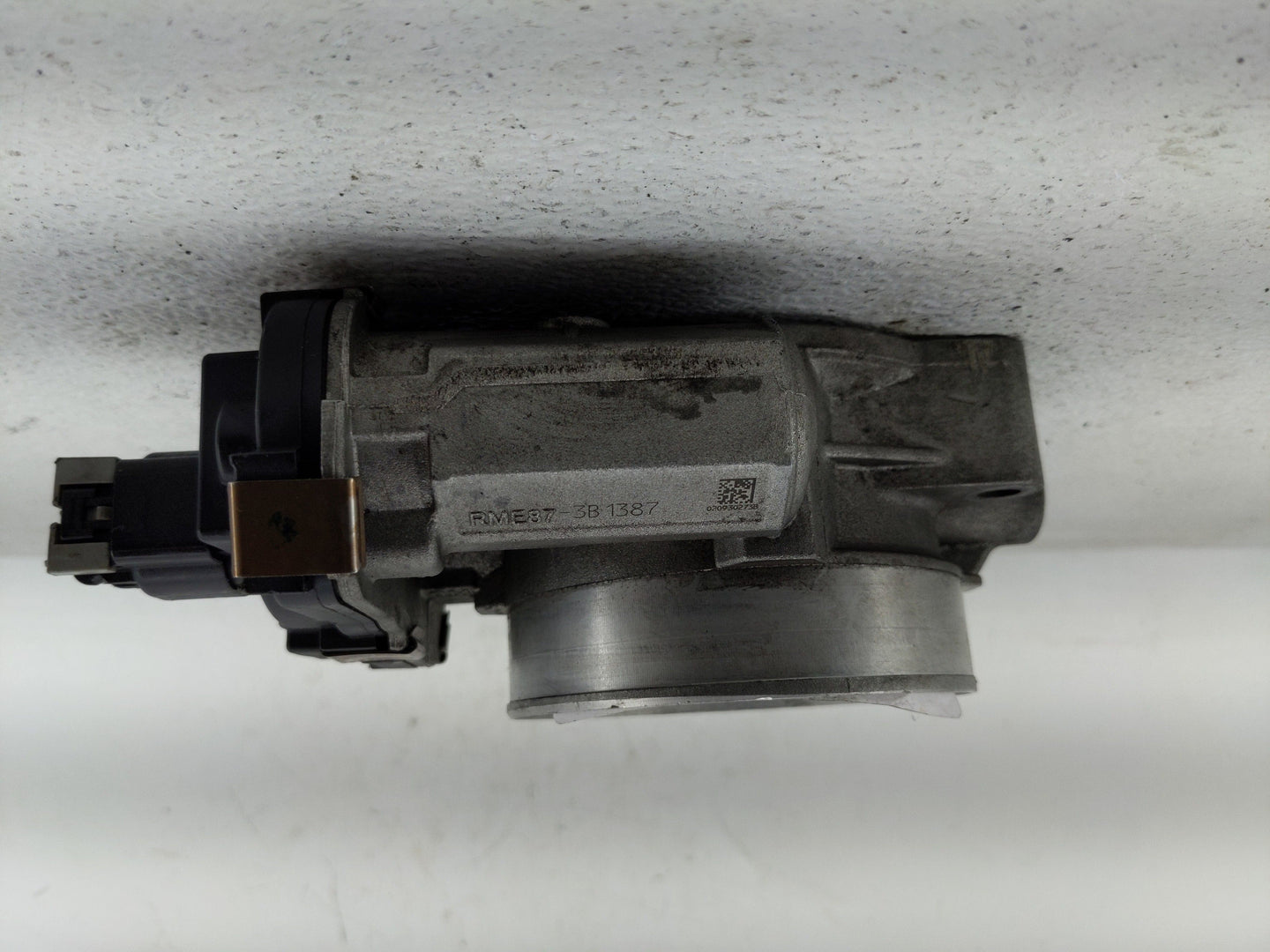 2009-2014 Chevrolet Tahoe Throttle Body P/N:RME87-3B1387 Fits Fits 2009 2010 2011 2012 2013 2014 2015 OEM Used Auto Parts - 