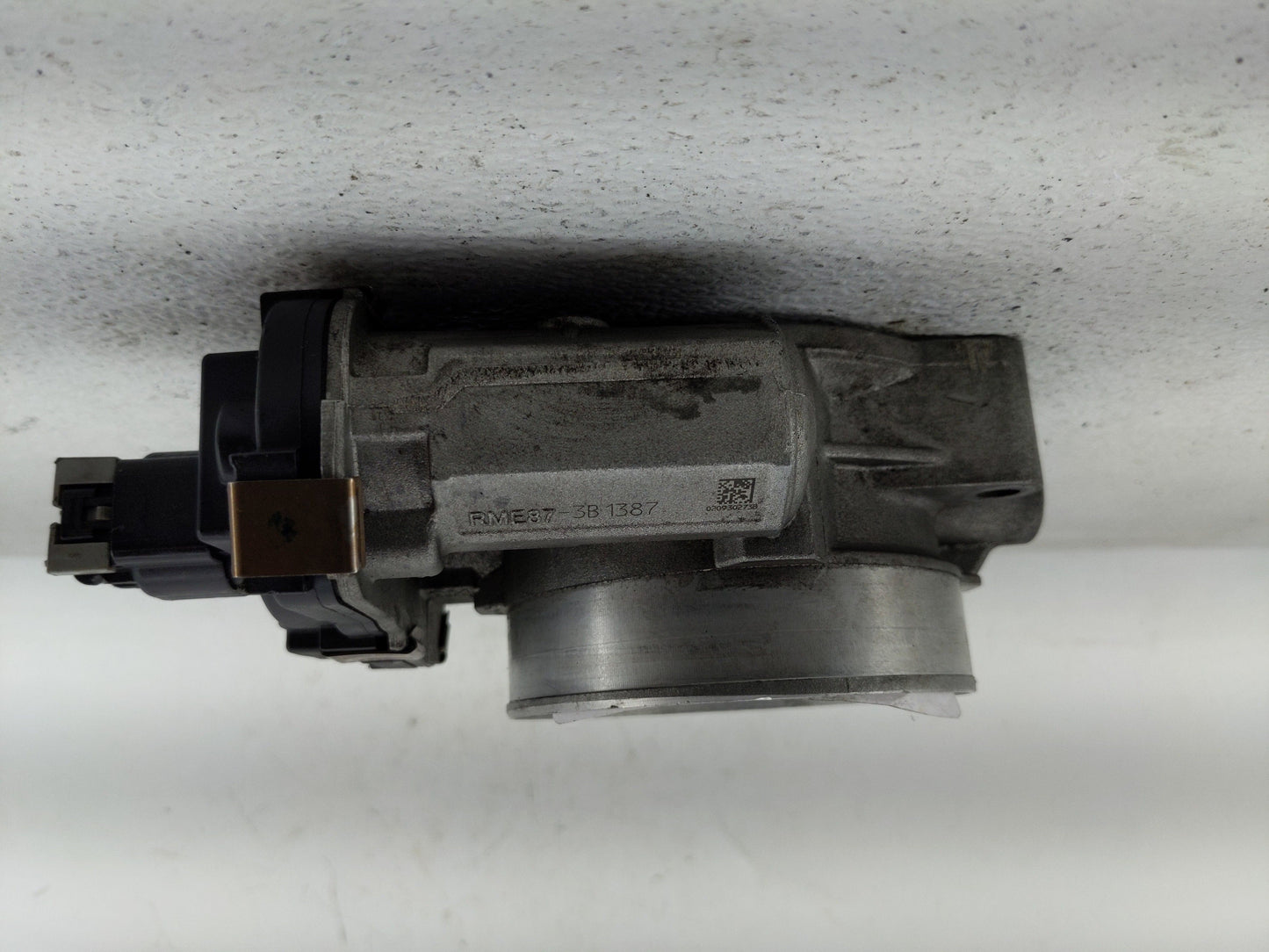 2009-2014 Chevrolet Tahoe Throttle Body P/N:RME87-3B1387 Fits Fits 2009 2010 2011 2012 2013 2014 2015 OEM Used Auto Parts - 