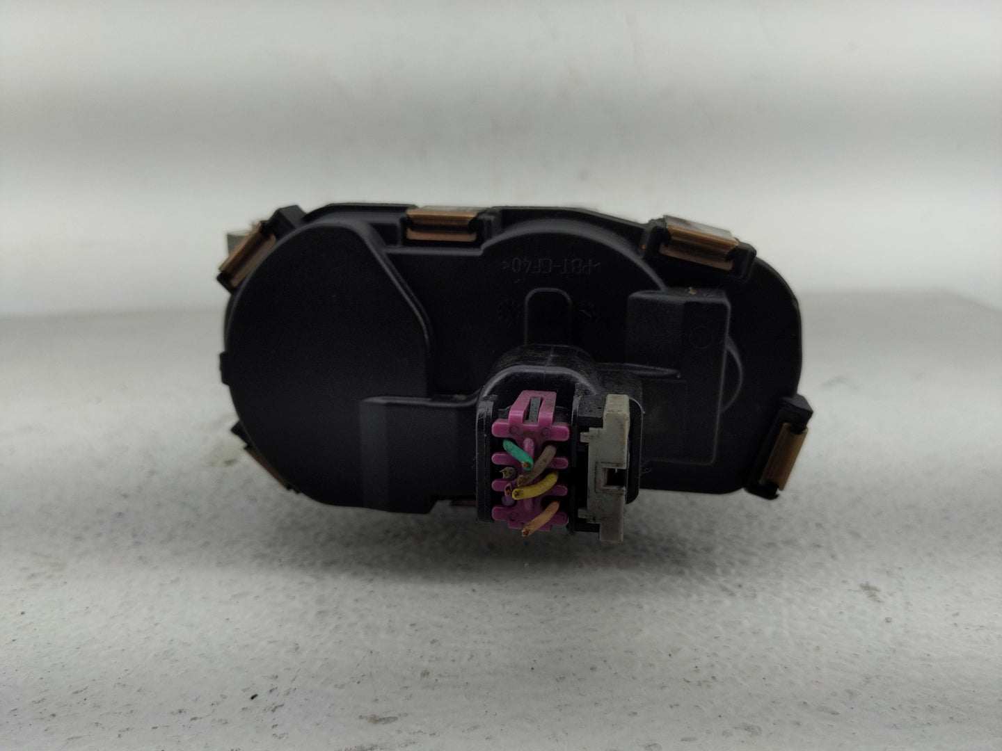 2009-2014 Chevrolet Tahoe Throttle Body P/N:RME87-3B1387 Fits Fits 2009 2010 2011 2012 2013 2014 2015 OEM Used Auto Parts - 