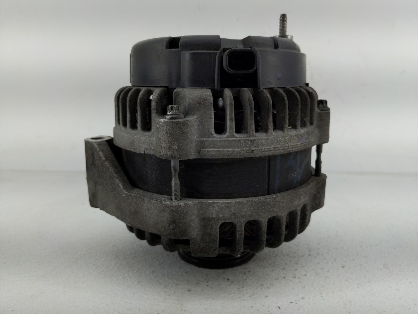 2007-2014 Chevrolet Tahoe Alternator Replacement Generator Charging Assembly Engine OEM Fits OEM Used Auto Parts - Oemusedau