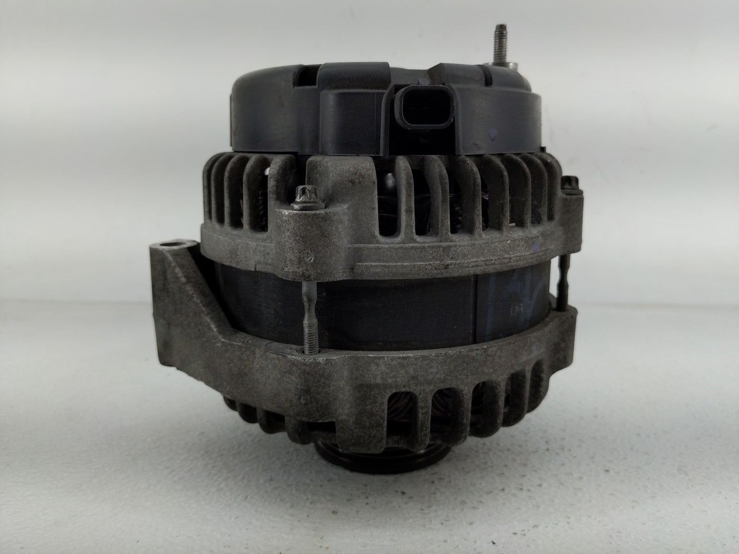 2007-2014 Chevrolet Tahoe Alternator Replacement Generator Charging Assembly Engine OEM Fits OEM Used Auto Parts - Oemusedau