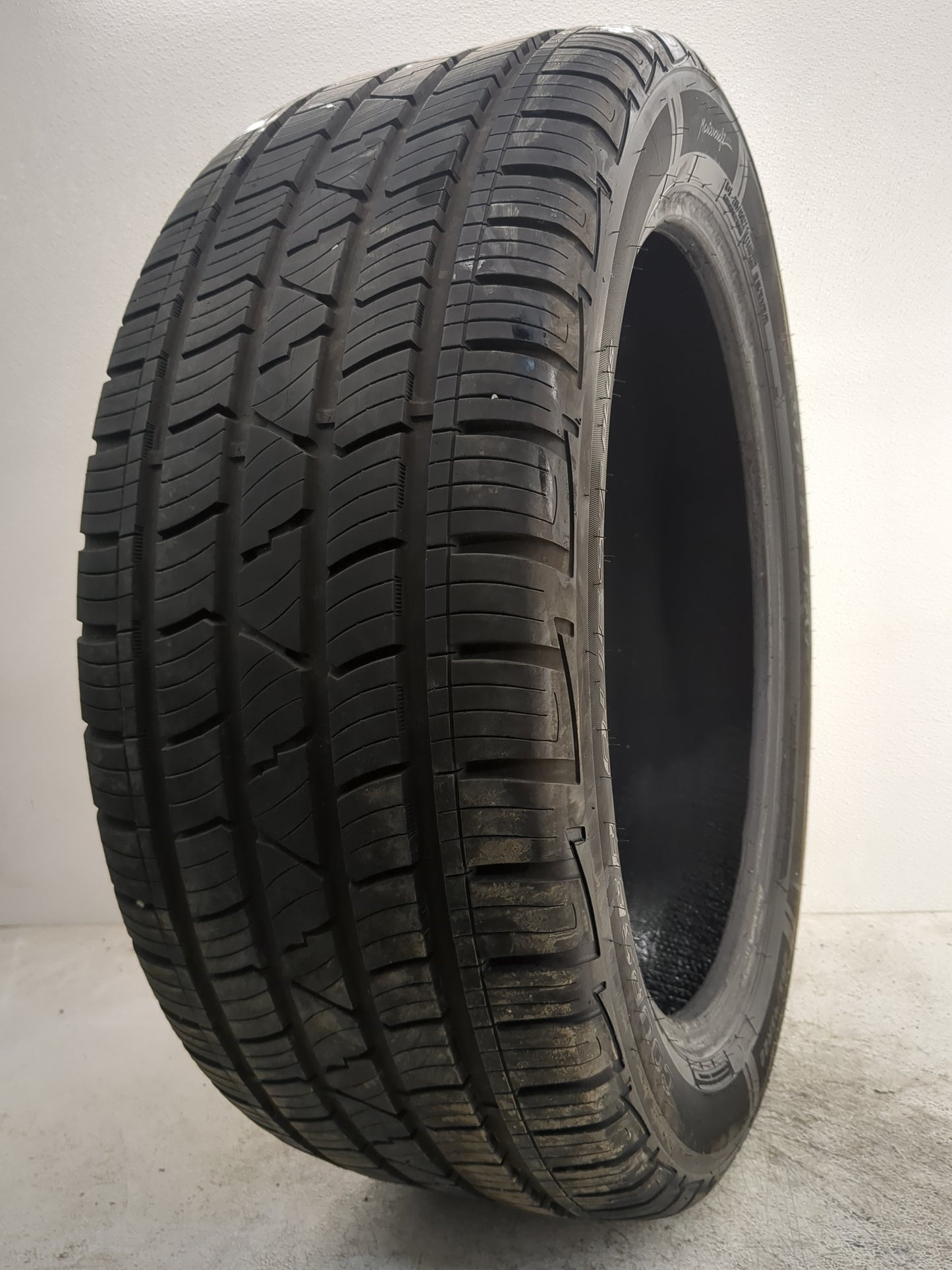 Used Tire 285/45R22 MASTERCRAFT COURSER QUEST 114H - Tread Depth 9/32 - Oemusedautoparts1.com