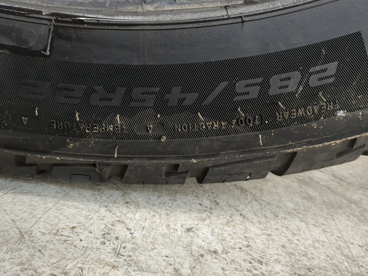 Used Tire 285/45R22 MASTERCRAFT COURSER QUEST 114H - Tread Depth 9/32 - Oemusedautoparts1.com