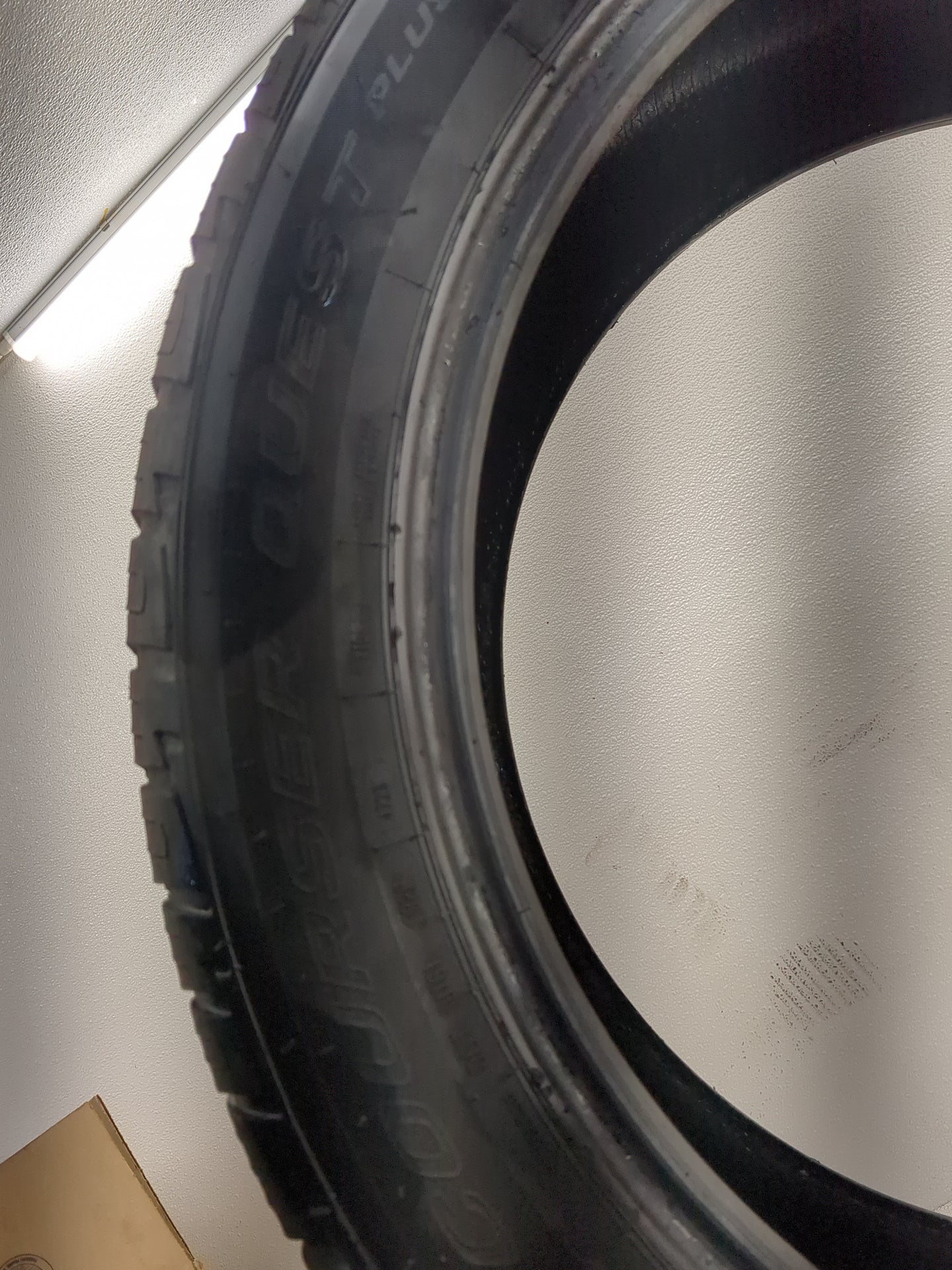 Used Tire 285/45R22 MASTERCRAFT COURSER QUEST PLUS 114H - Tread Depth 9.5/32 - Oemusedautoparts1.com