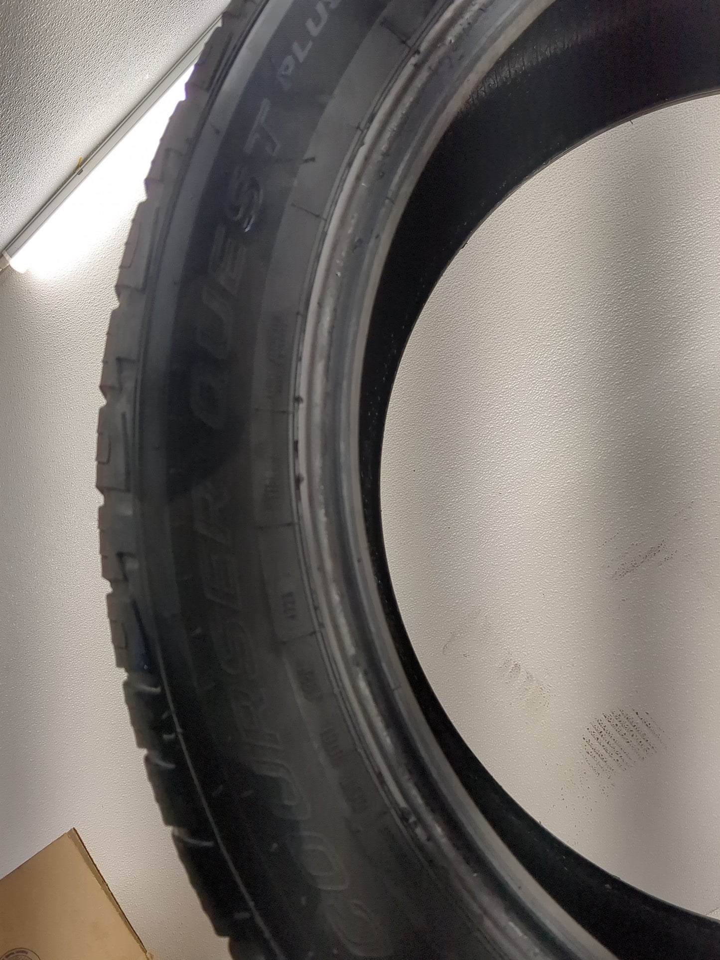 Used Tire 285/45R22 MASTERCRAFT COURSER QUEST PLUS 114H - Tread Depth 9.5/32 - Oemusedautoparts1.com